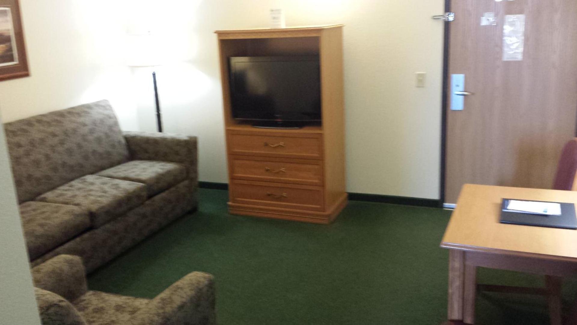AmericInn by Wyndham Madison SD photo 32