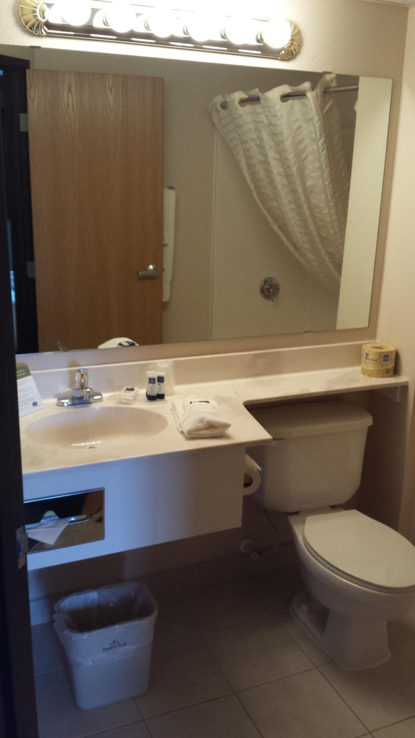 AmericInn by Wyndham Madison SD photo 12