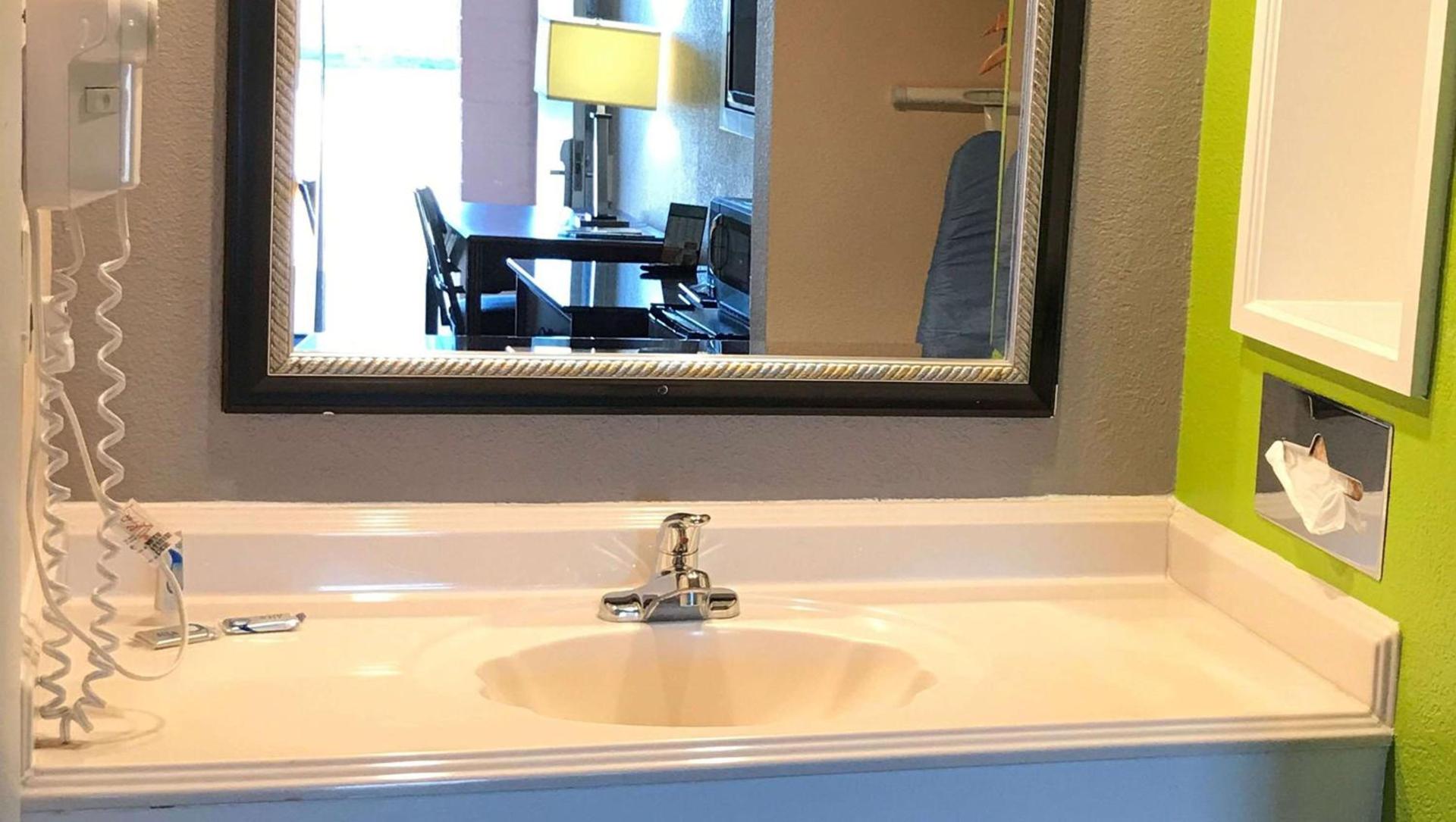 Magnuson Hotel Virginia Beach photo 25
