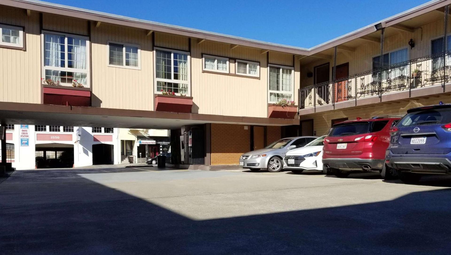 Pacific Heights Inn photo 2