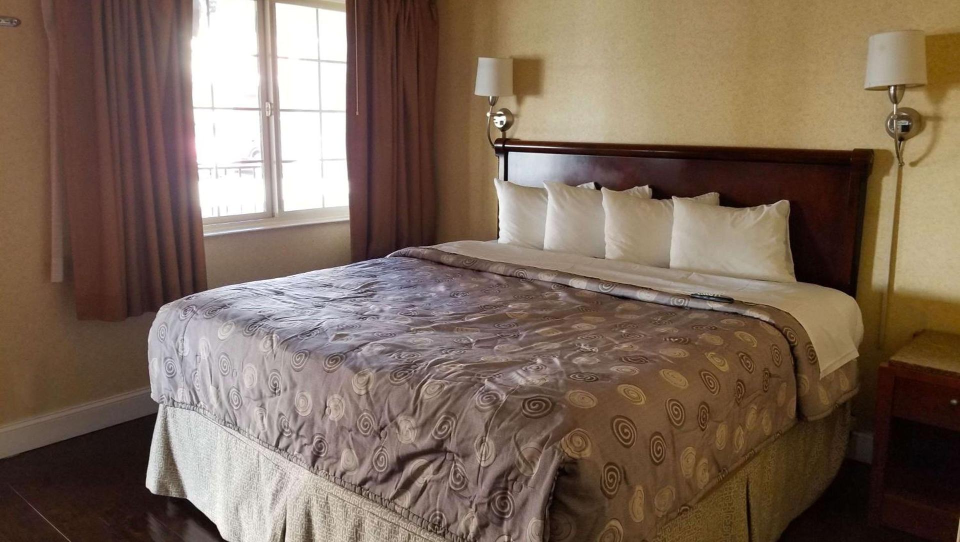 Pacific Heights Inn photo 6