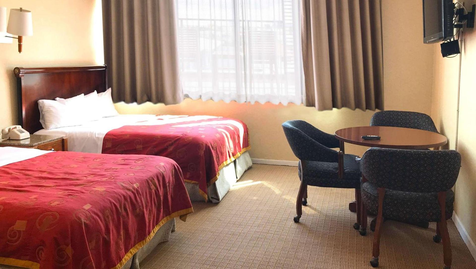 Pacific Heights Inn photo 10