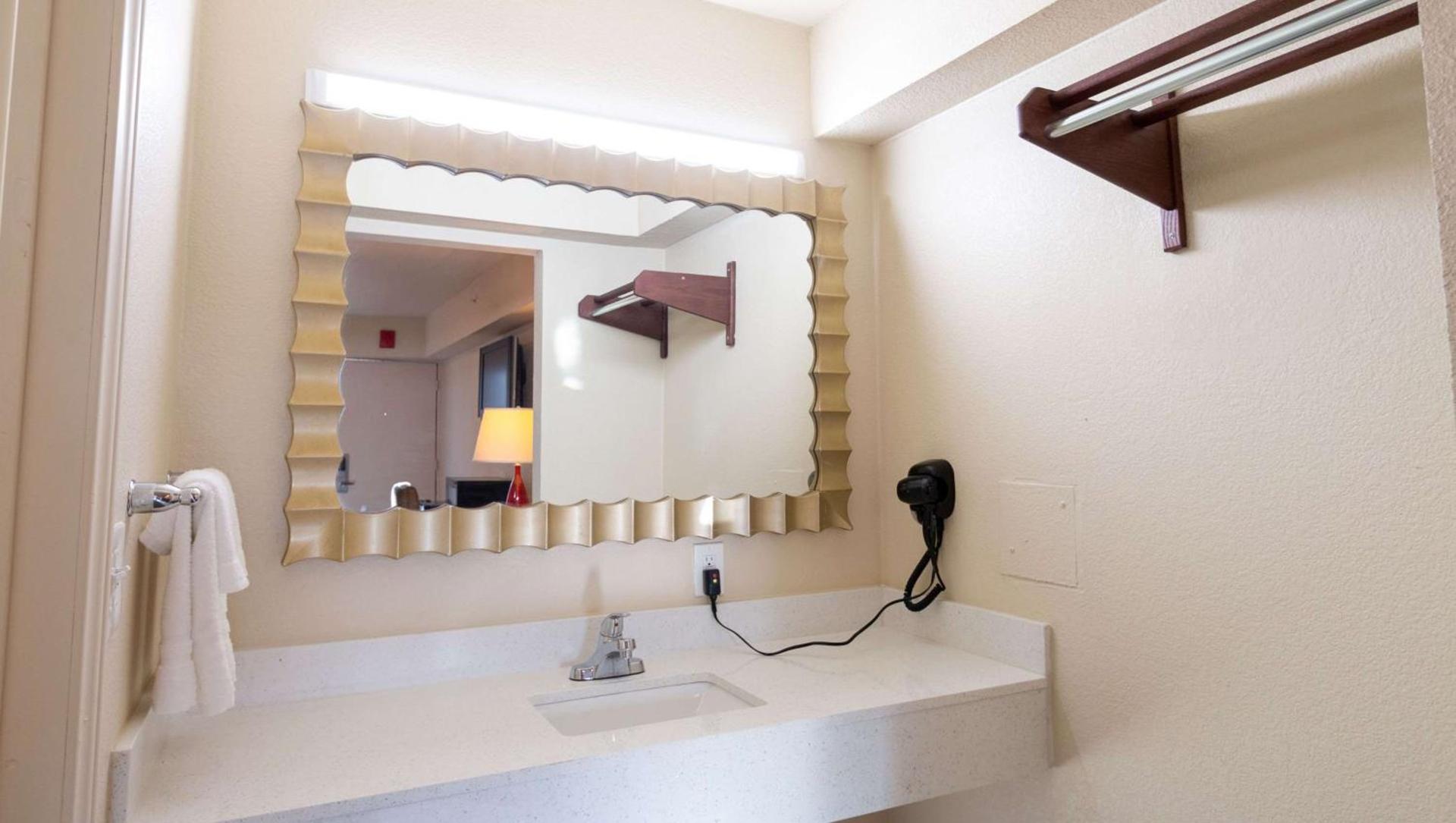Magnuson Extended Stay and Suites Airport Hotel photo 18