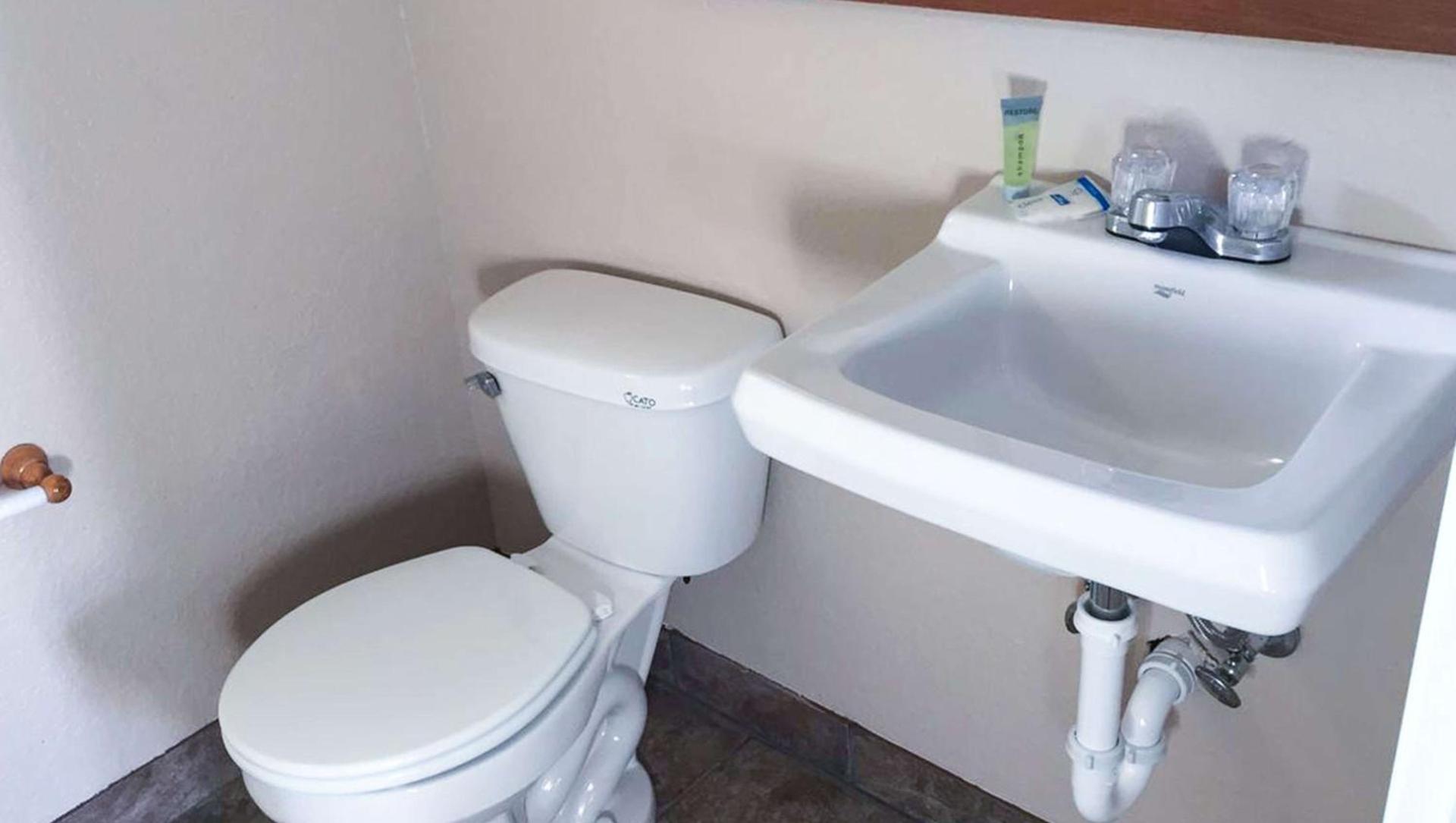 Budget Inn Ardmore OK photo 25