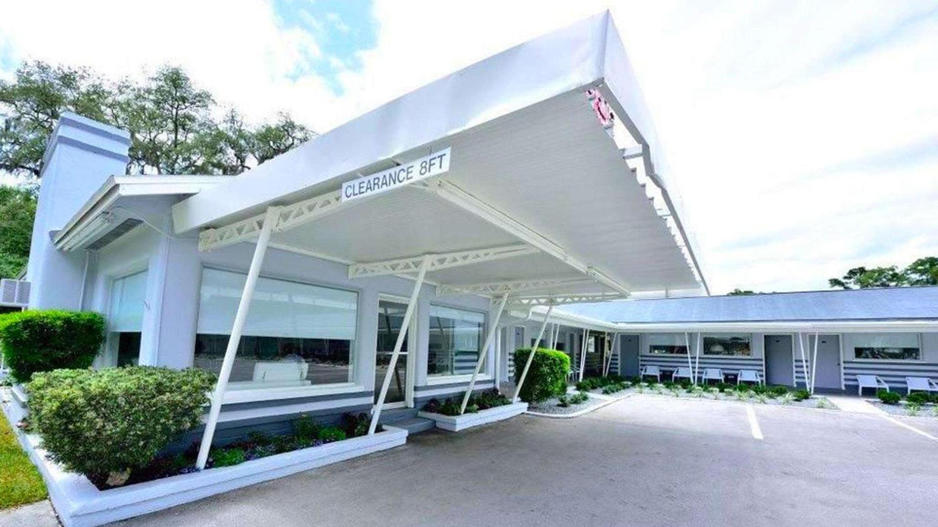 Sun Plaza Motel — hotel in Silver Springs