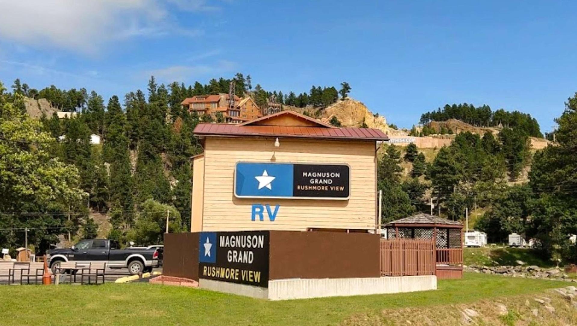 Magnuson Grand Rushmore View photo 2