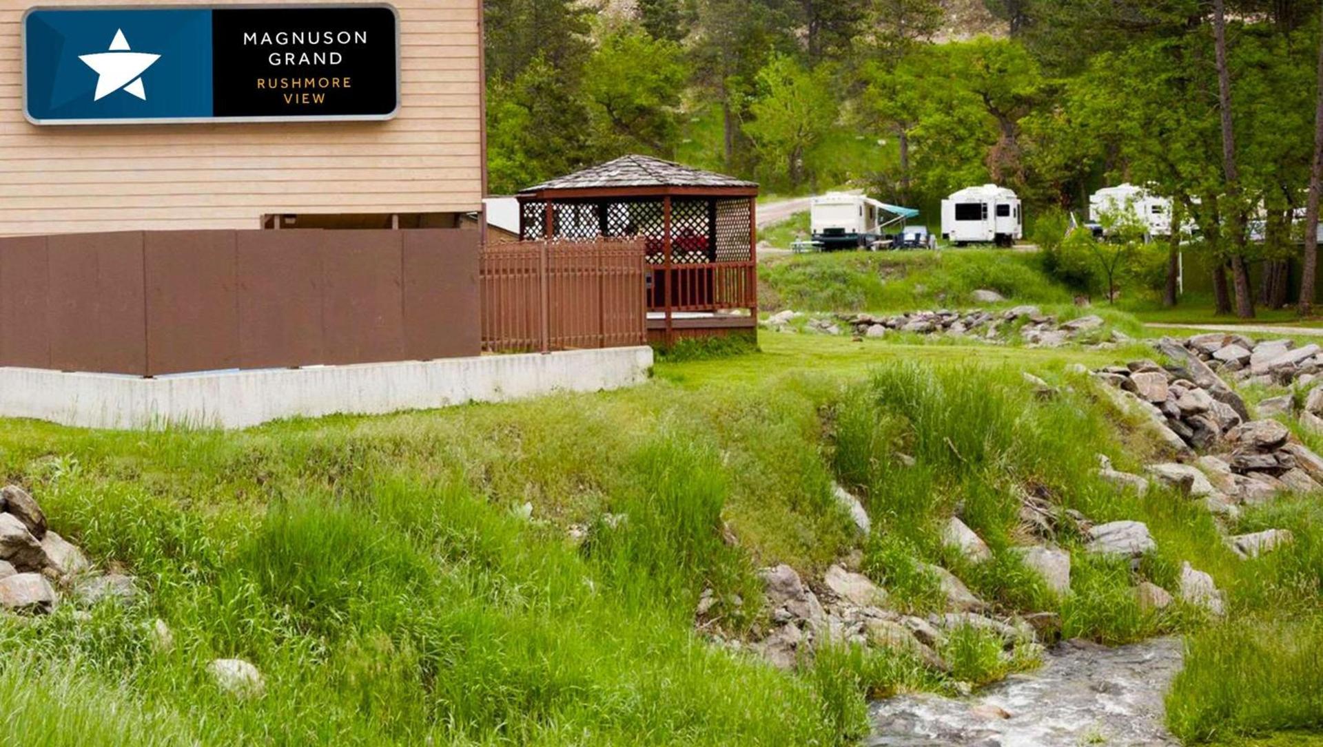 Magnuson Grand Rushmore View photo 3