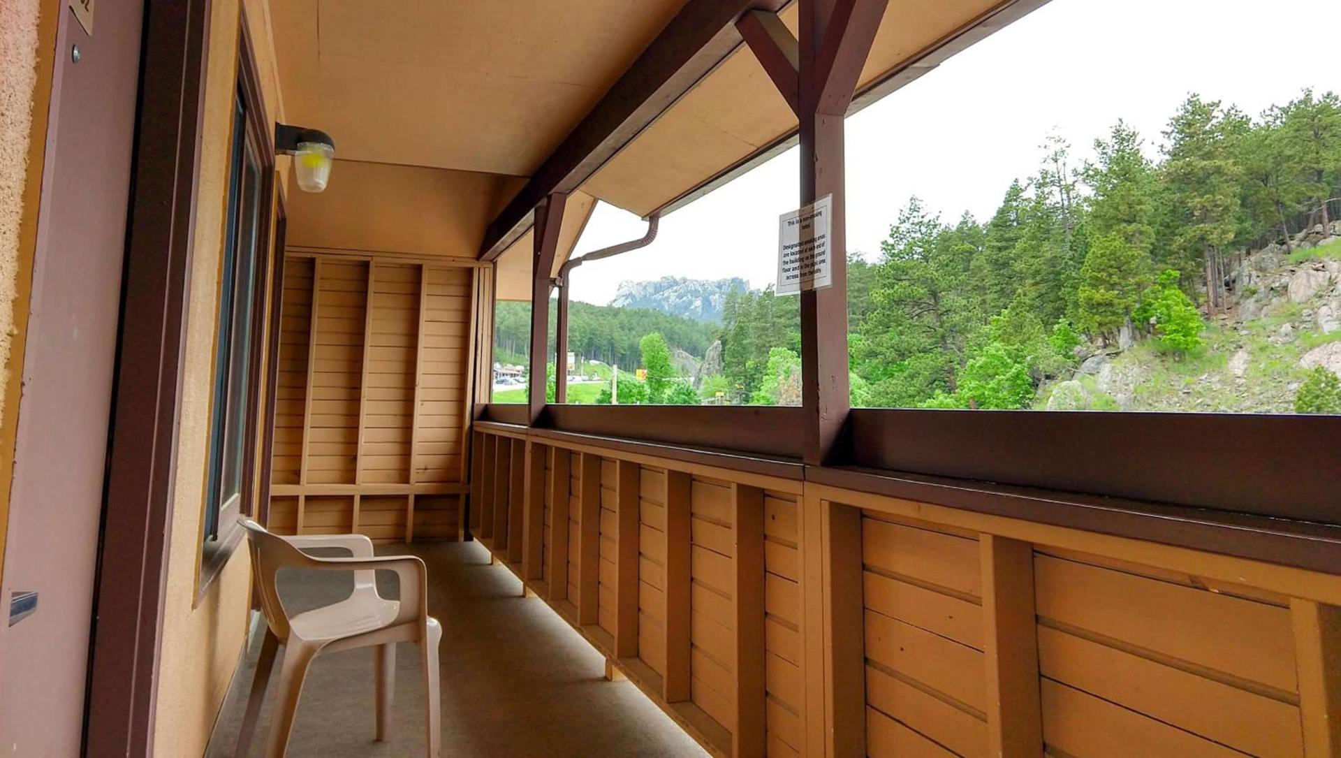 Magnuson Grand Rushmore View photo 9