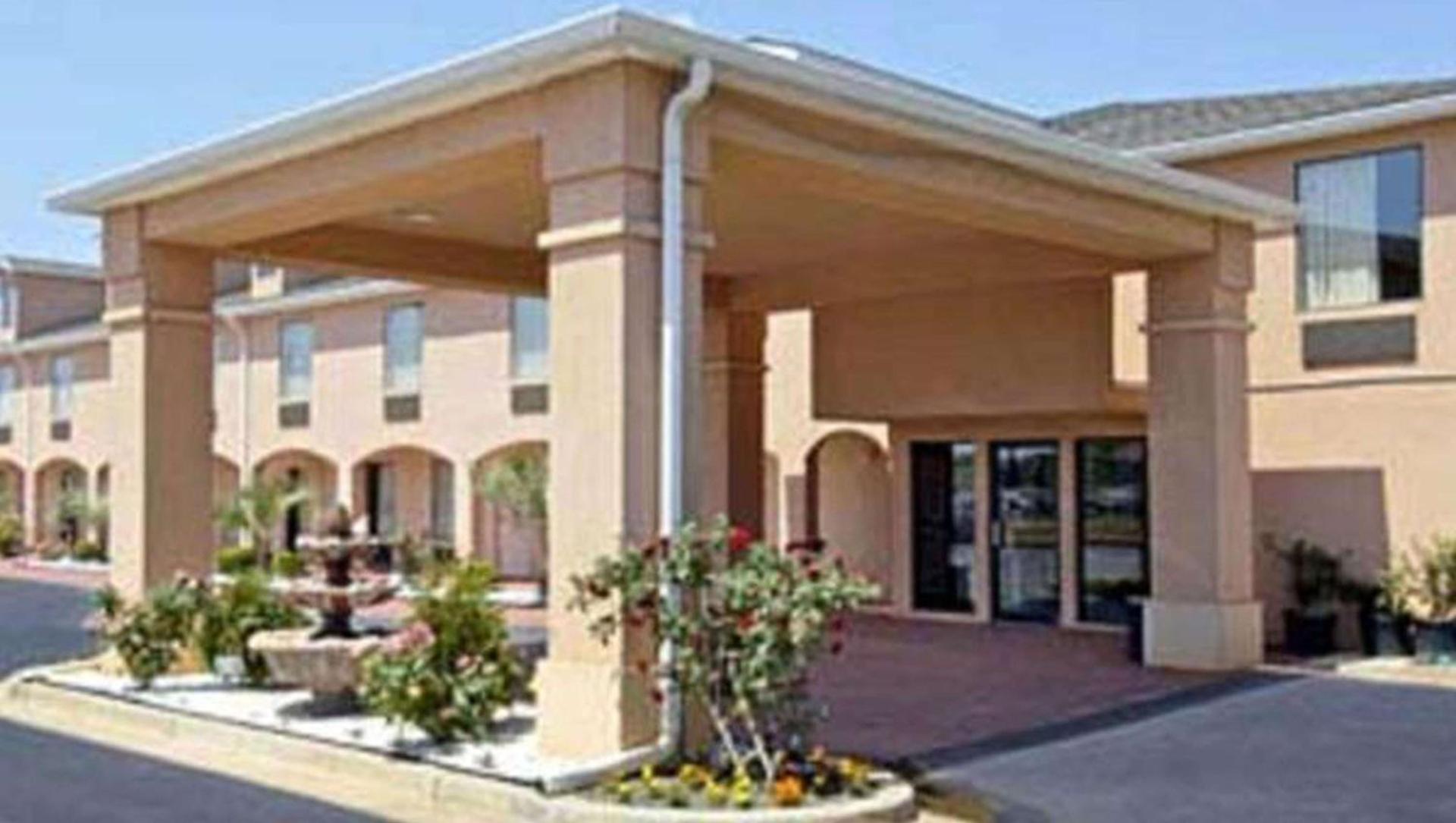 Gray Inn & Suites photo 1