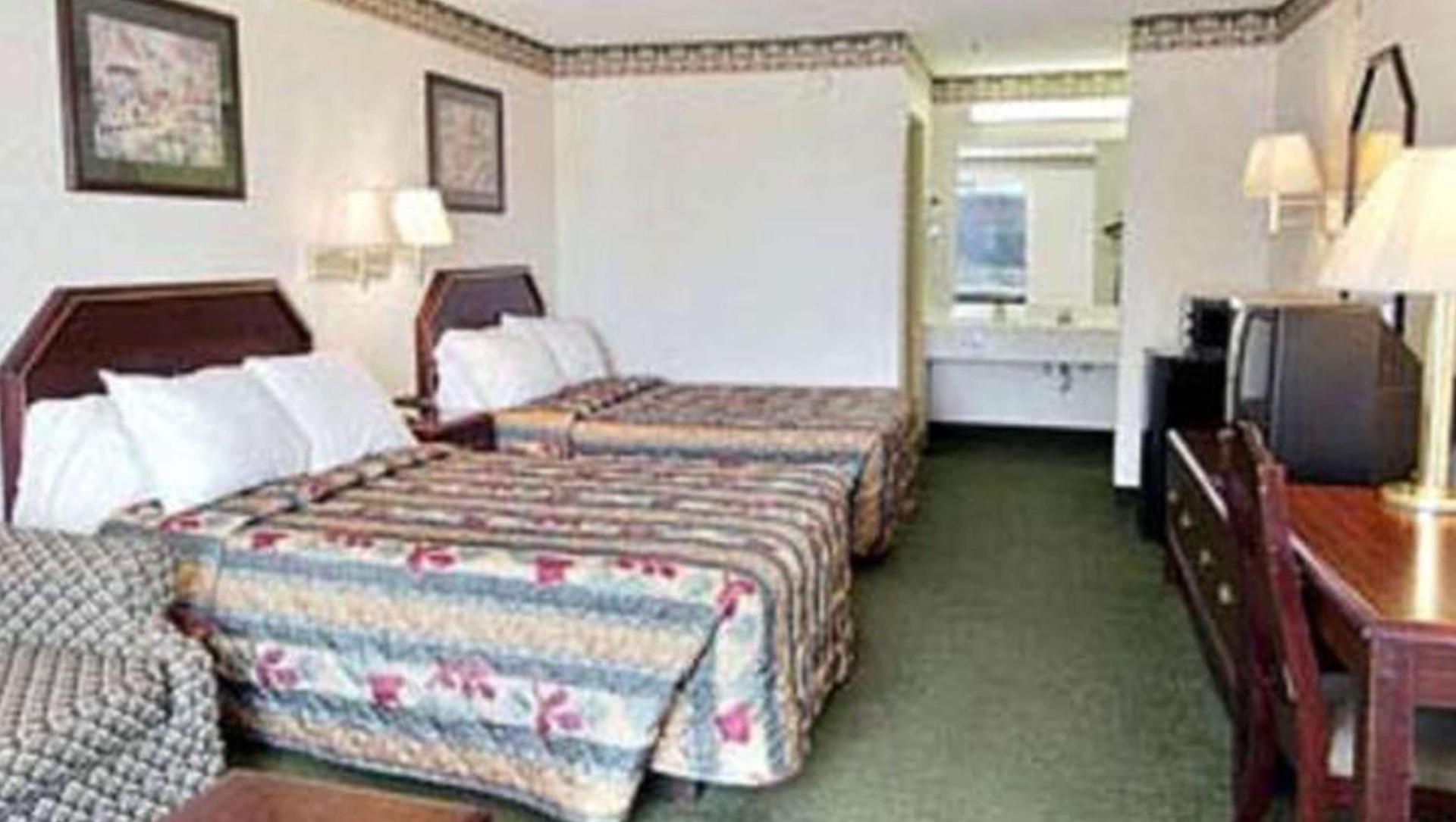 Gray Inn & Suites photo 5