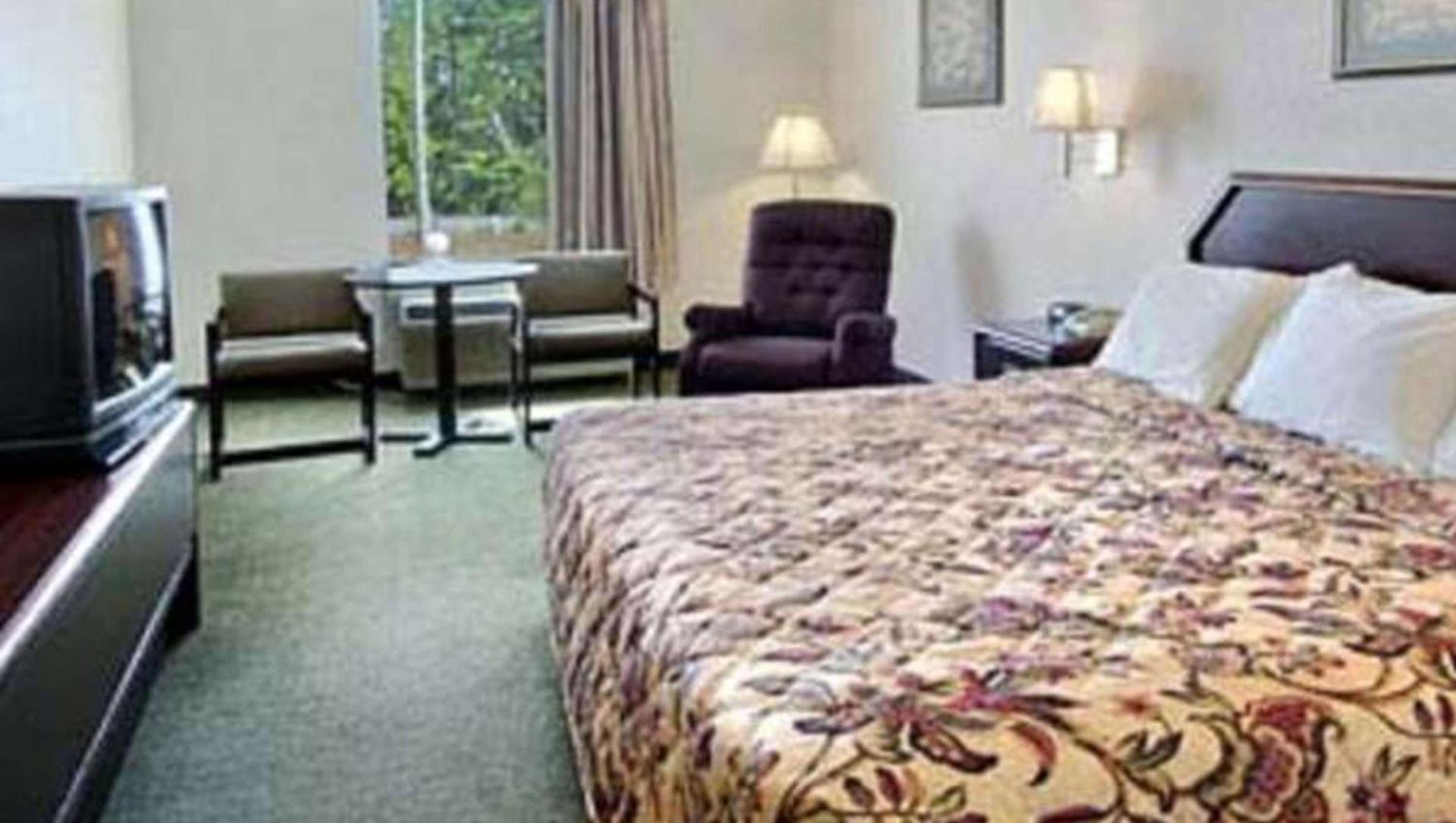 Gray Inn & Suites photo 7