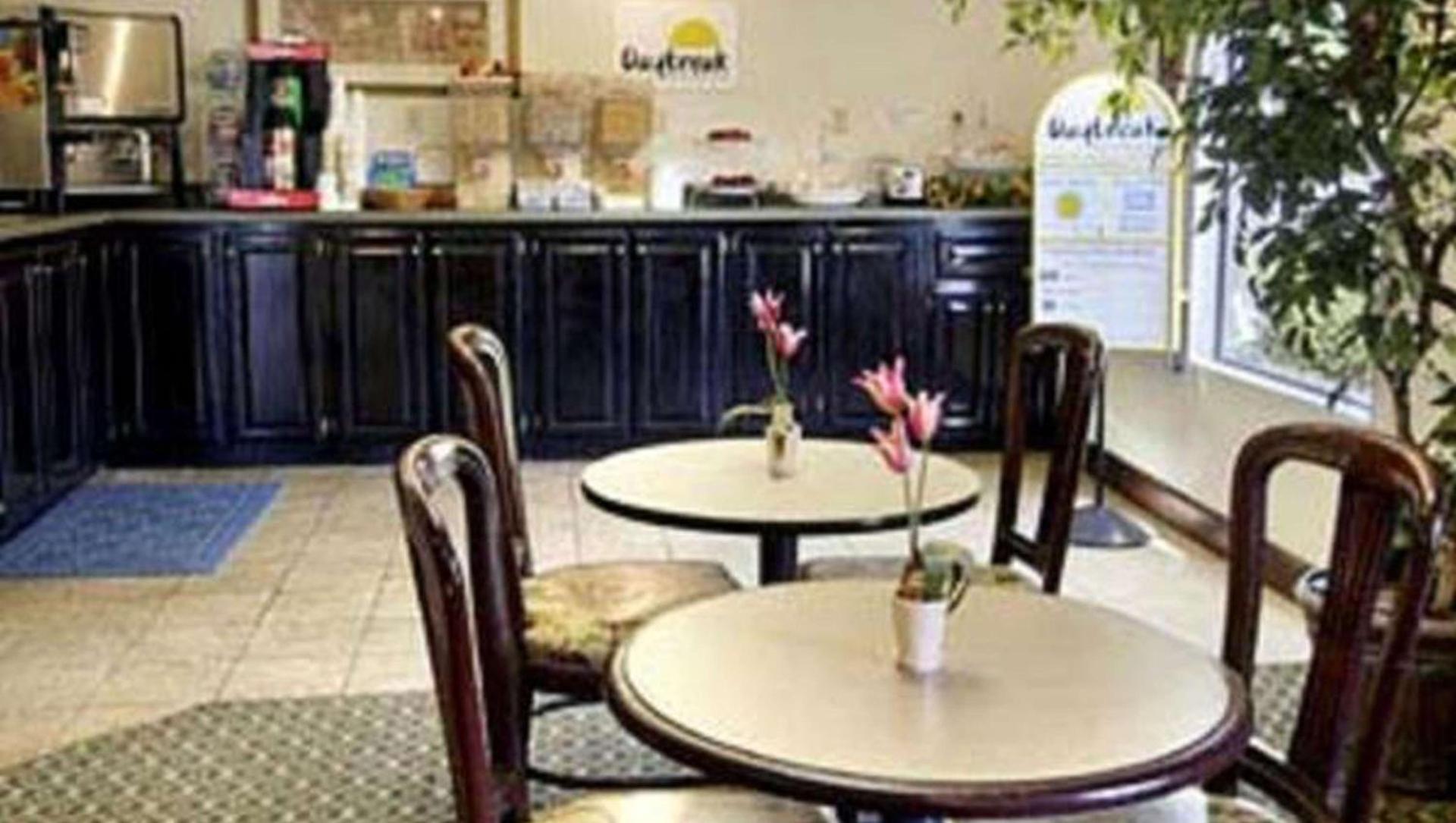 Gray Inn & Suites photo 4