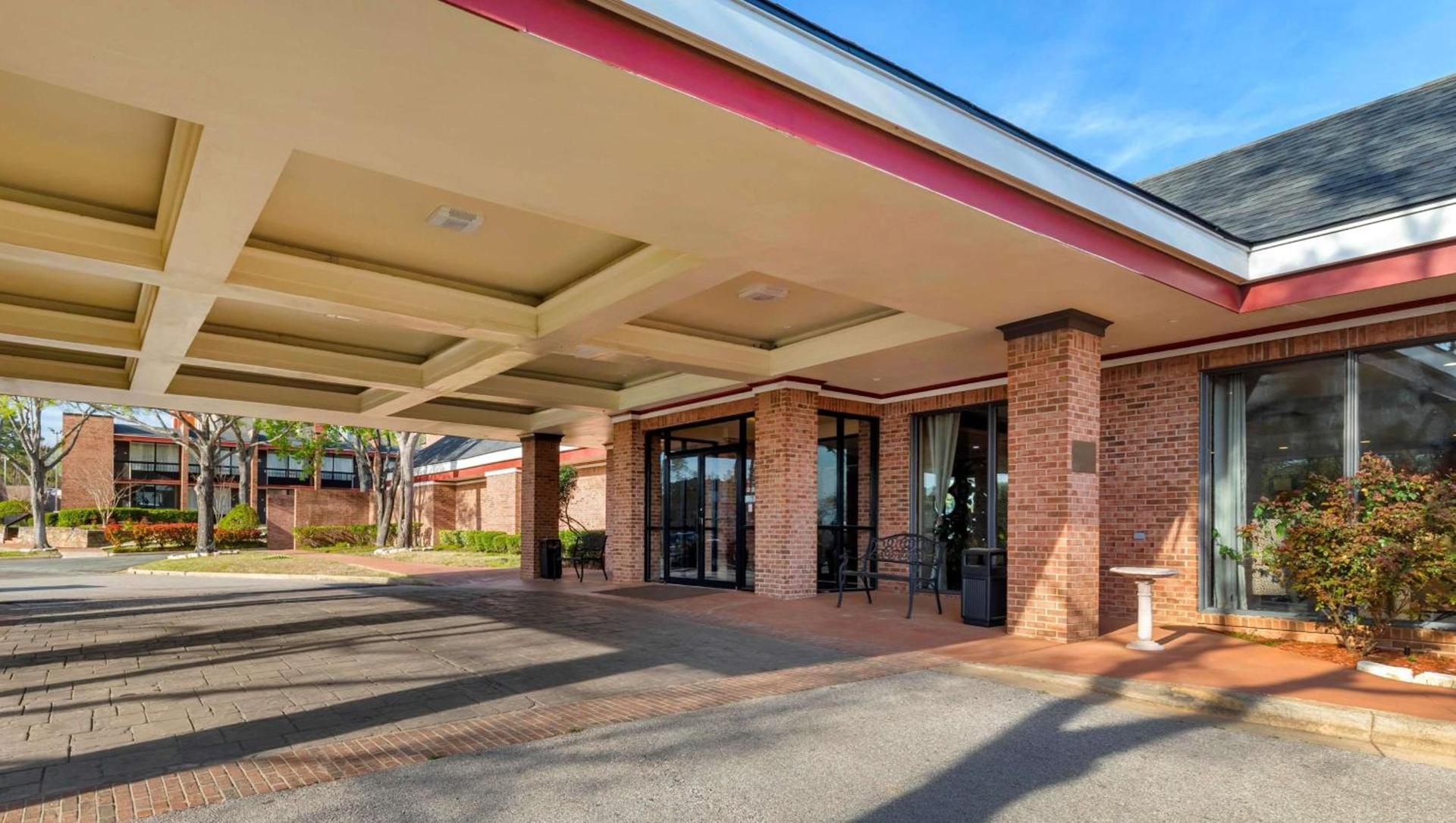 Magnuson Grand Hotel and Conference Center Tyler photo 7