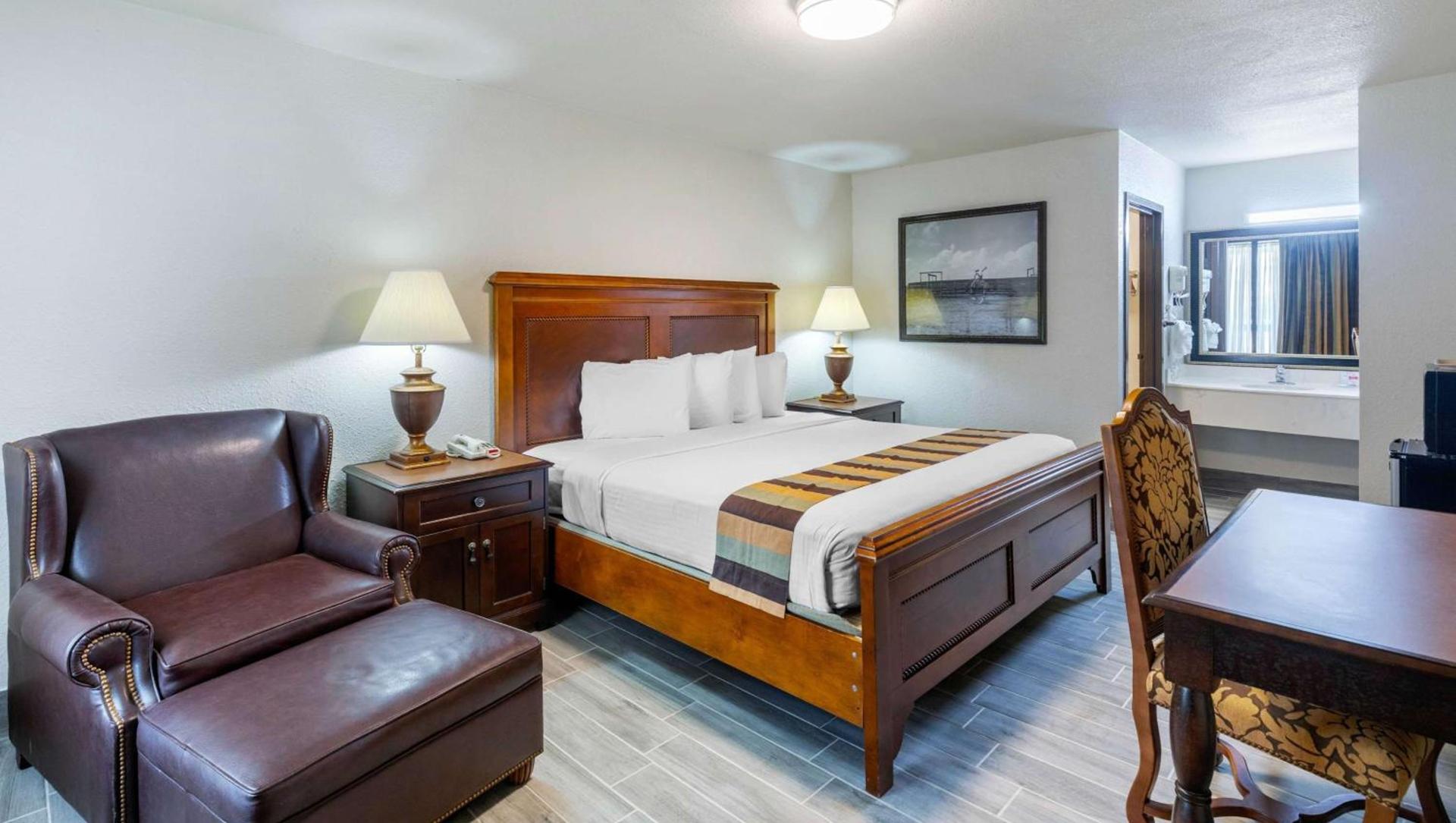 Magnuson Grand Hotel and Conference Center Tyler photo 10