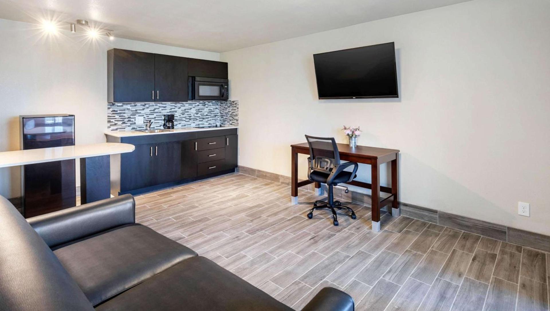 Magnuson Grand Hotel and Conference Center Tyler photo 21