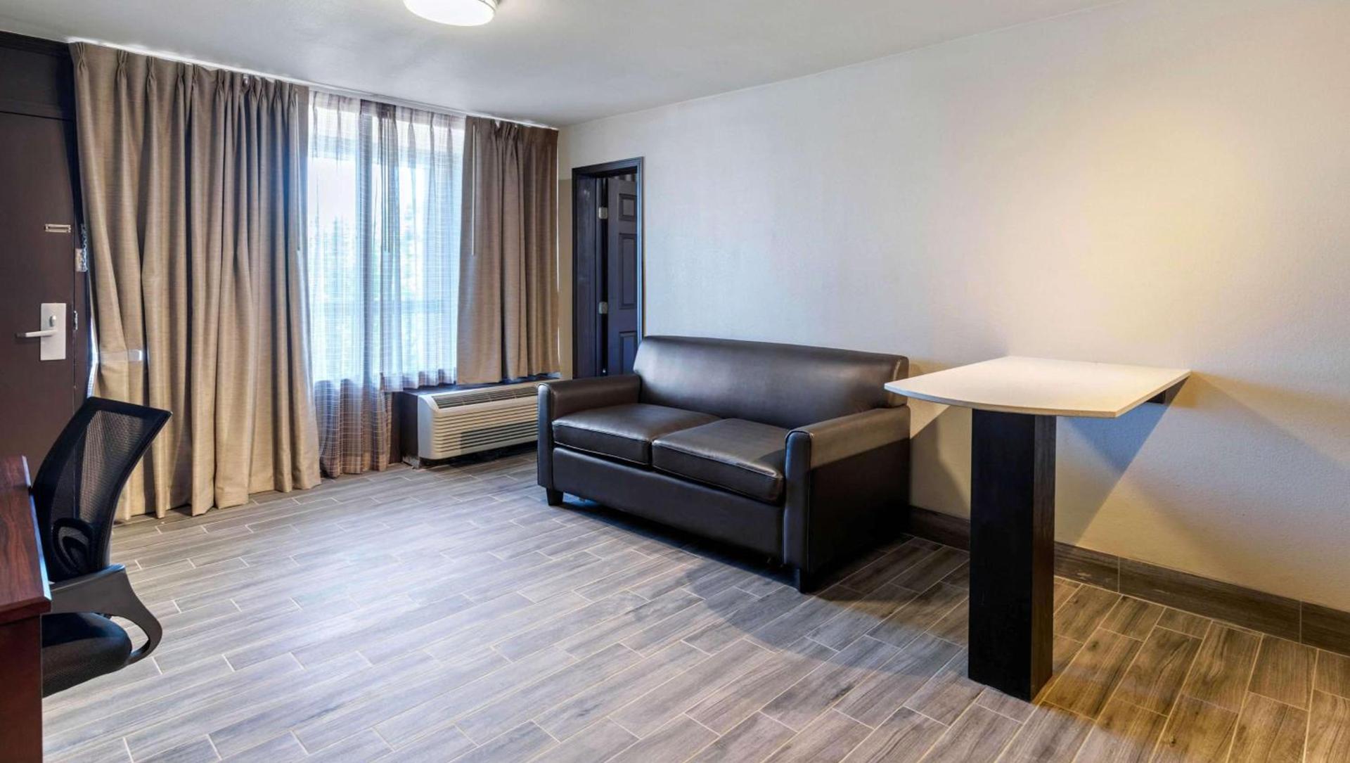 Magnuson Grand Hotel and Conference Center Tyler photo 22