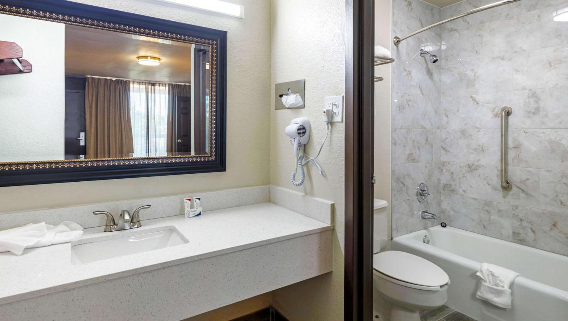Magnuson Grand Hotel and Conference Center Tyler photo 23