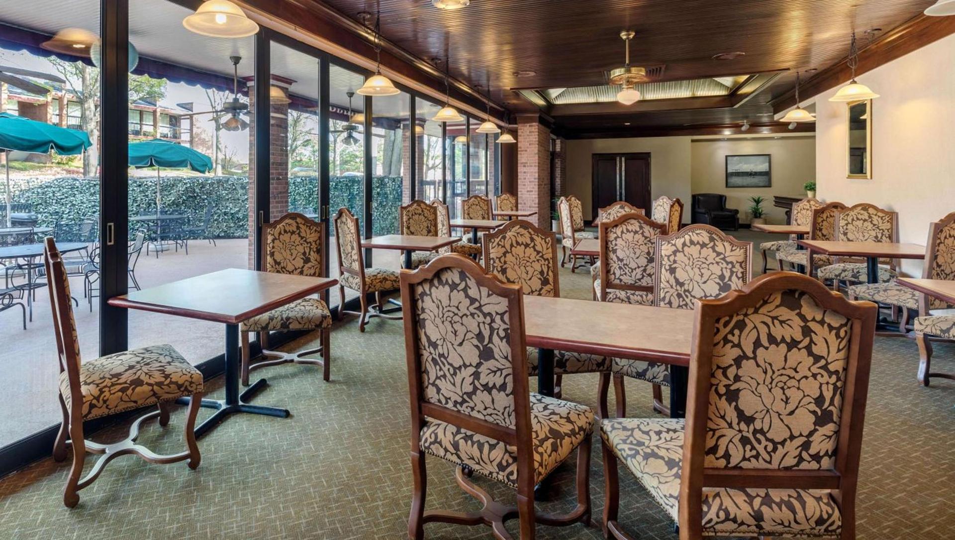 Magnuson Grand Hotel and Conference Center Tyler photo 34