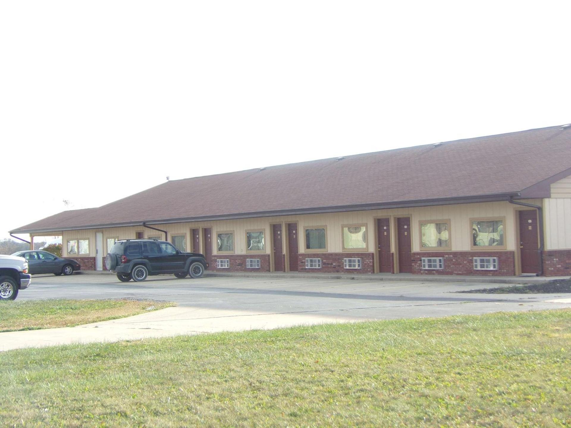 Huggy Bear Motel - Warren photo 2