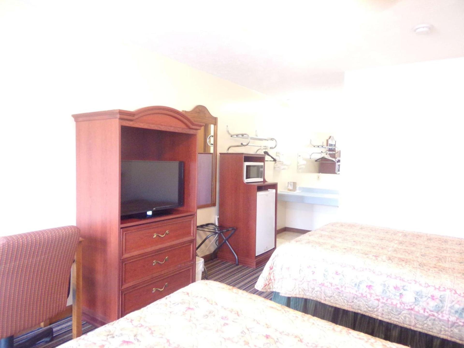 Huggy Bear Motel - Warren photo 10