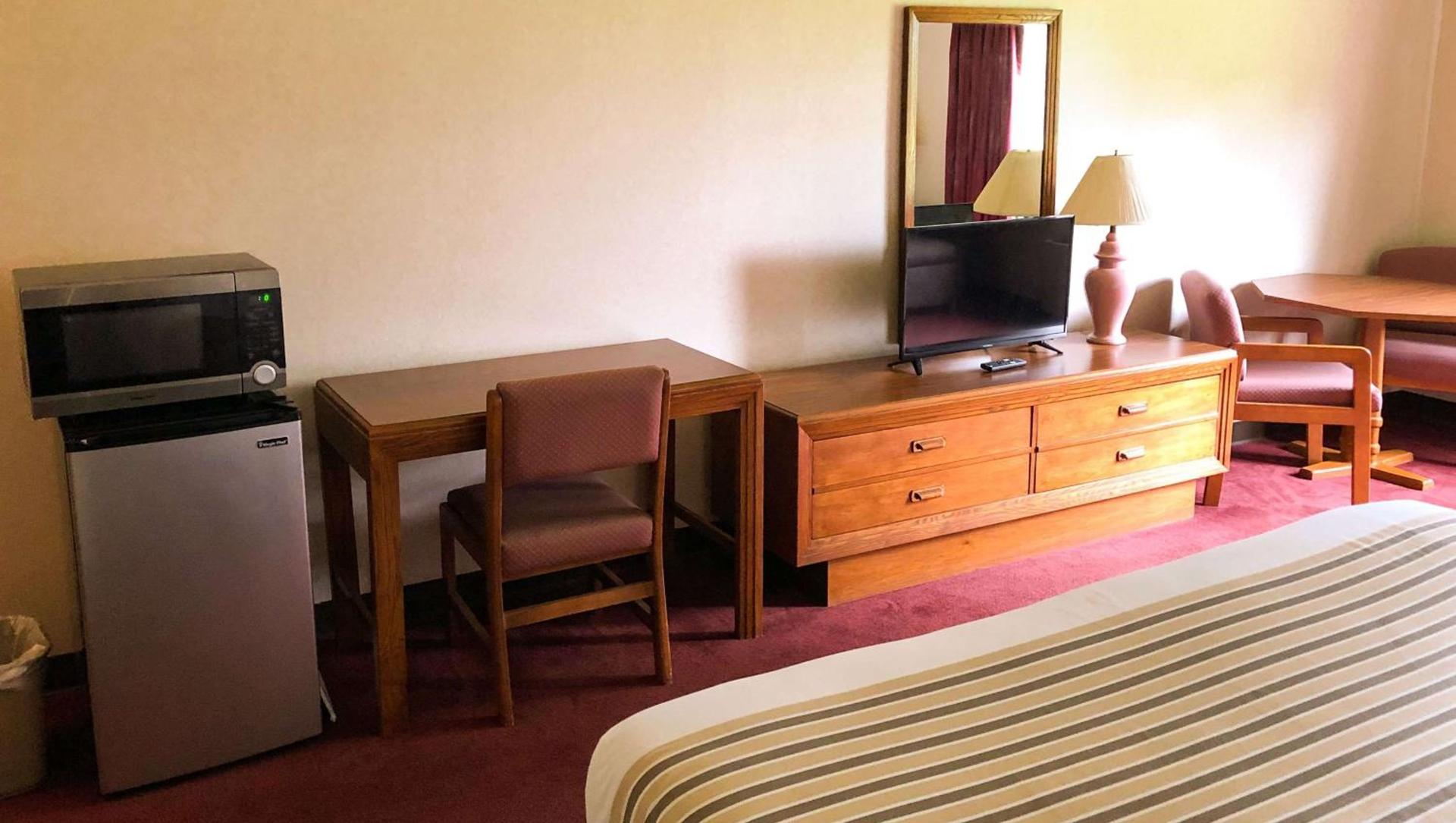 Magnuson Hotel Dixon photo 3