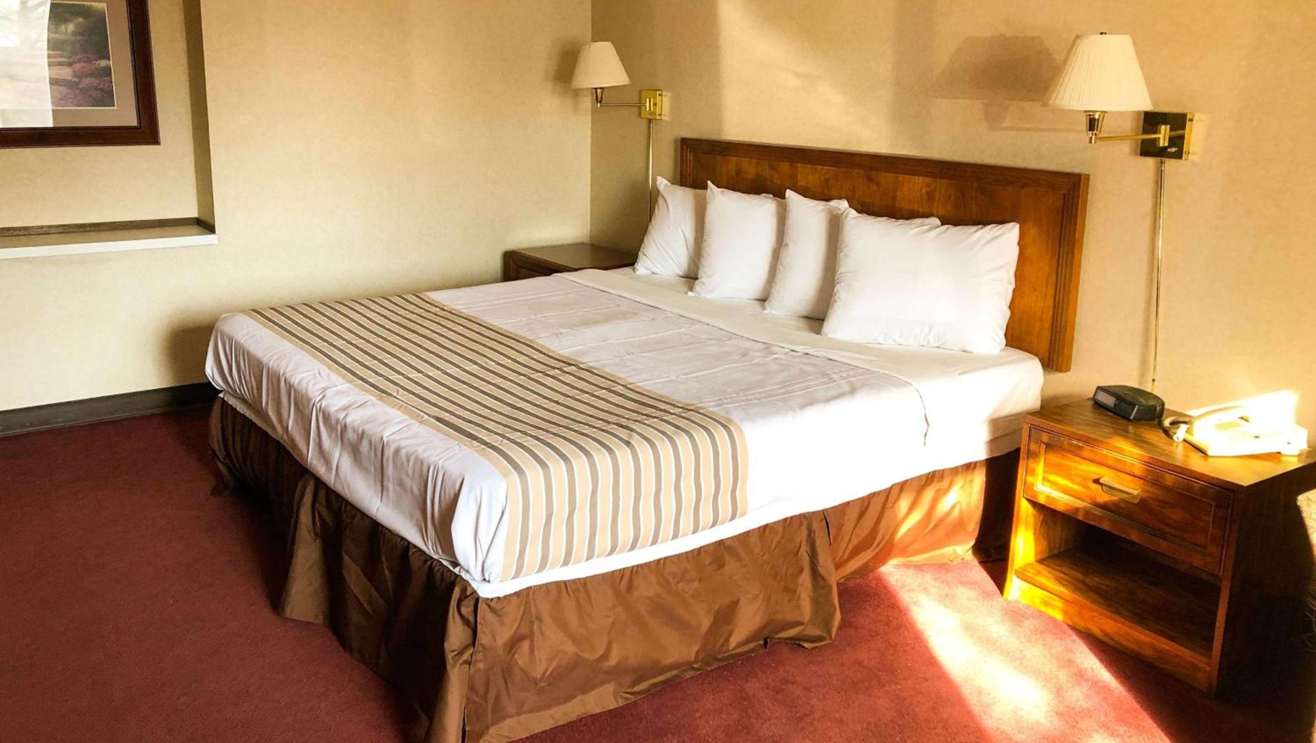 Magnuson Hotel Dixon photo 4