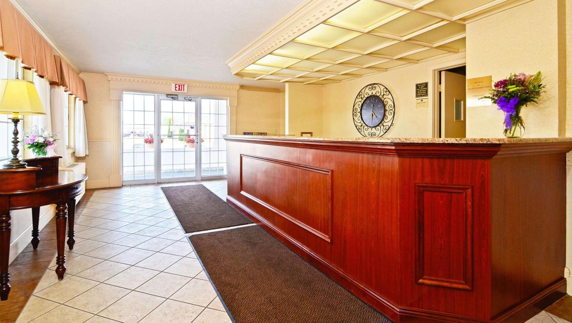 Magnuson Grand Pioneer Inn and Suites photo 40