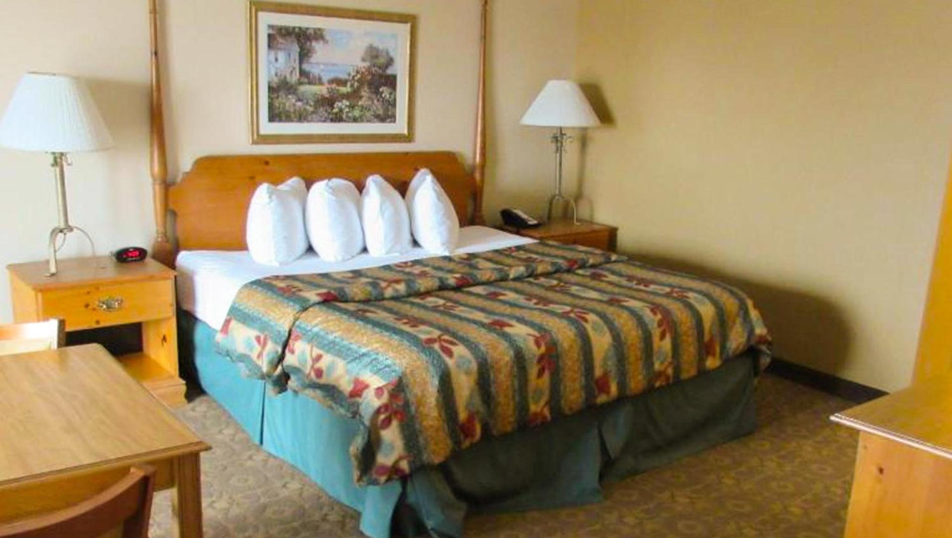 Magnuson Grand Pioneer Inn and Suites photo 11