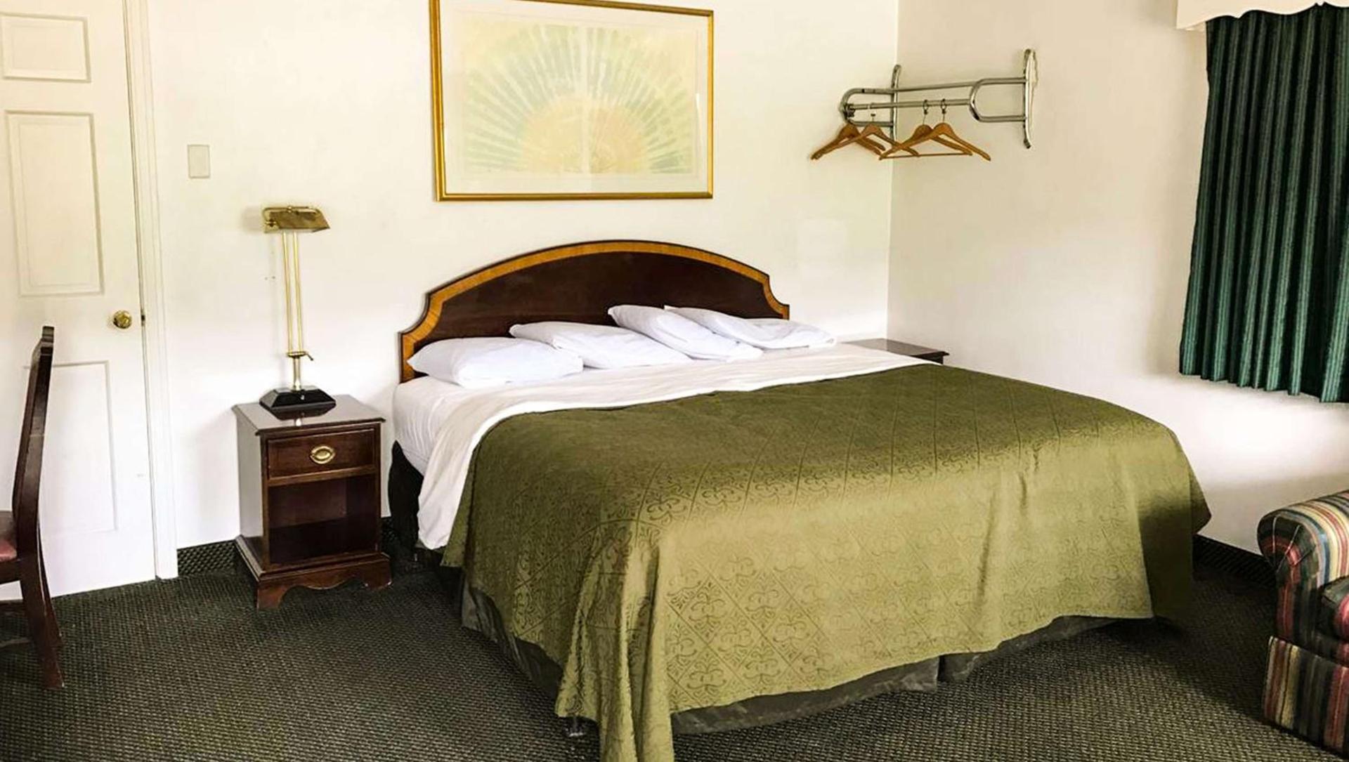 Relax Inn Altoona photo 7