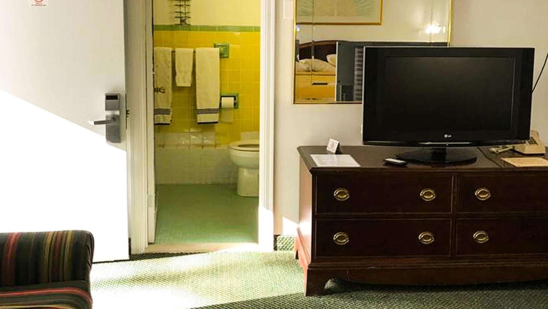 Relax Inn Altoona photo 12