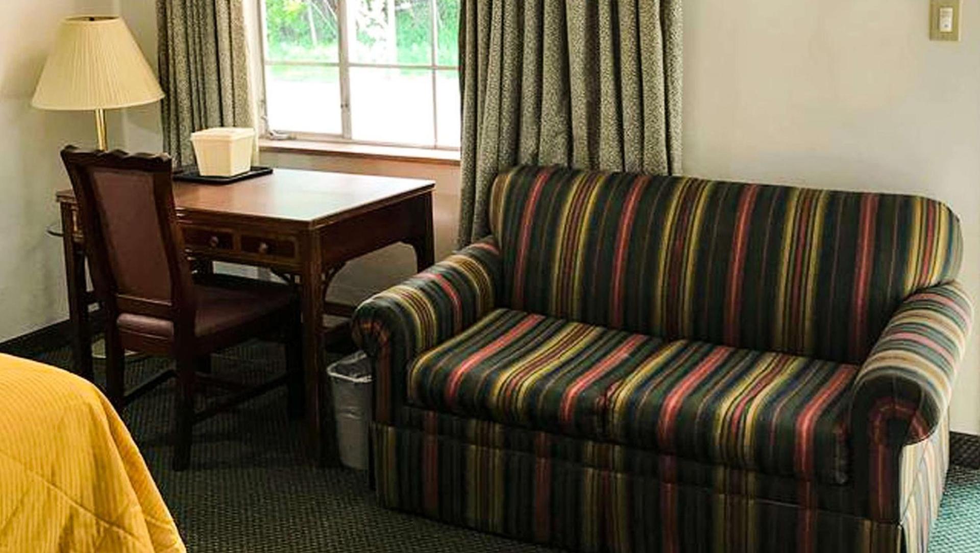 Relax Inn Altoona photo 11