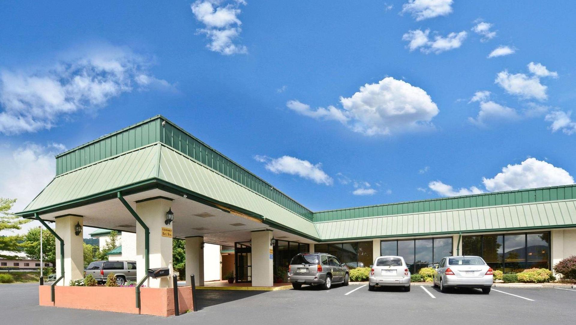 Hotel Red Rose by Townhouse Covington I-64 photo 4