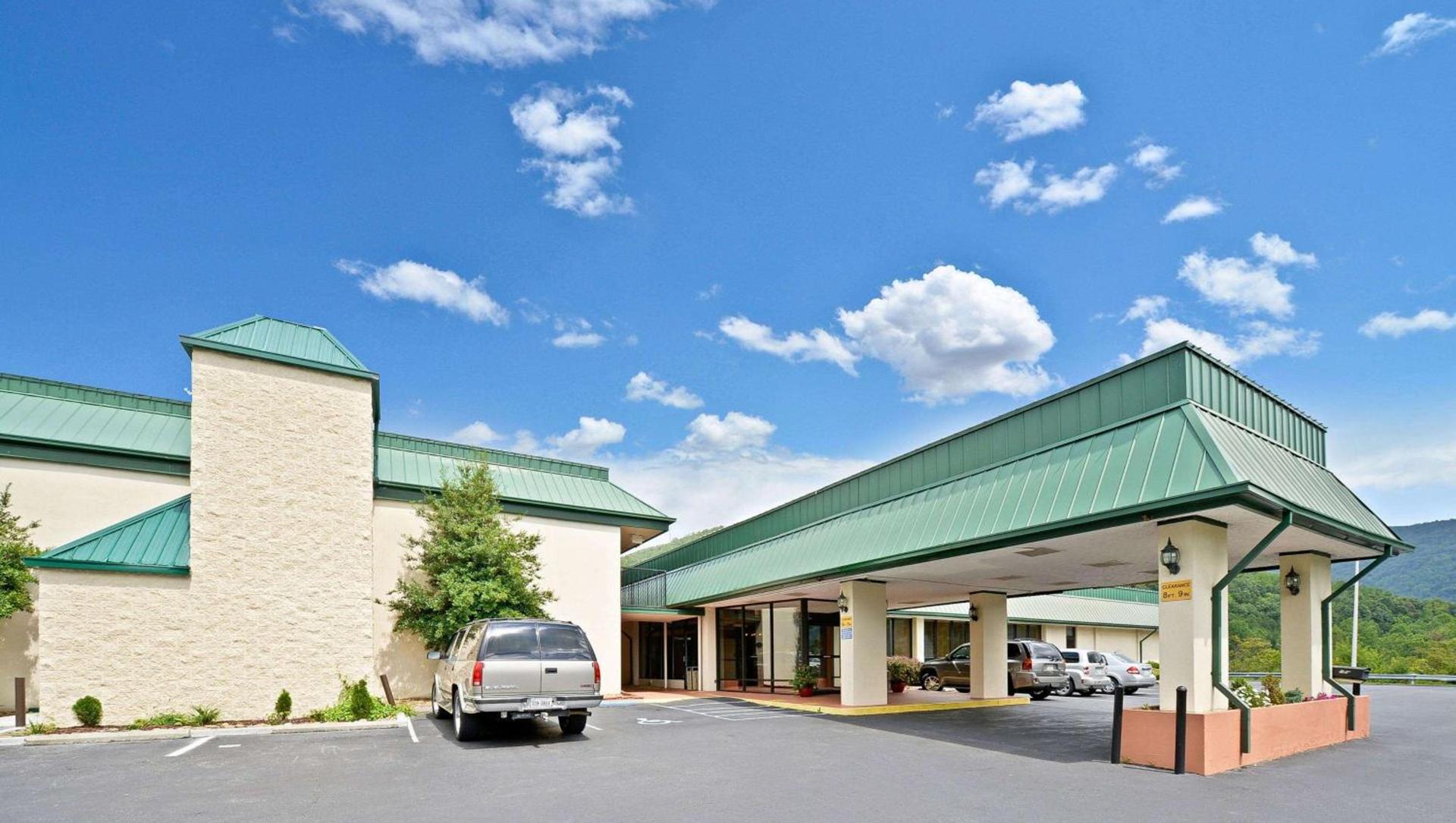 Hotel Red Rose by Townhouse Covington I-64 photo 5