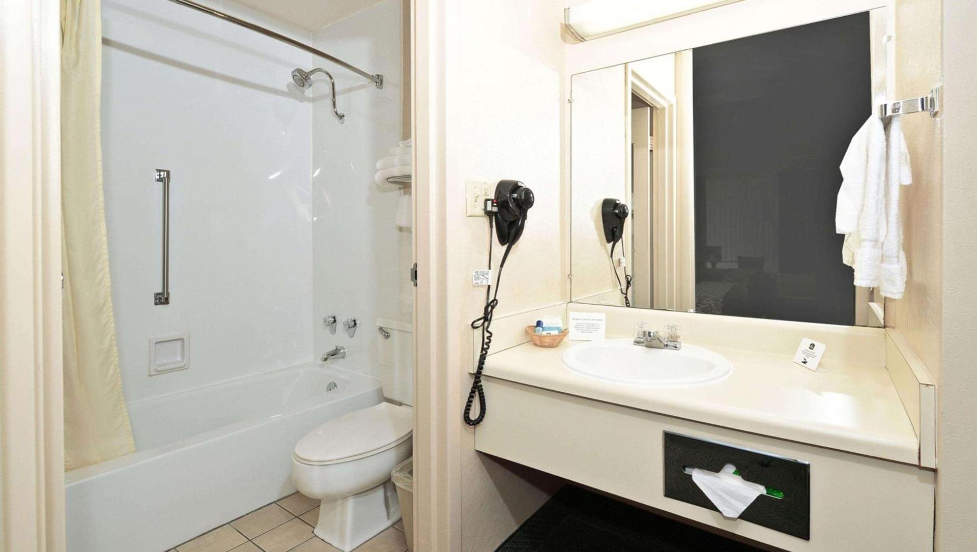 Hotel Red Rose by Townhouse Covington I-64 photo 14