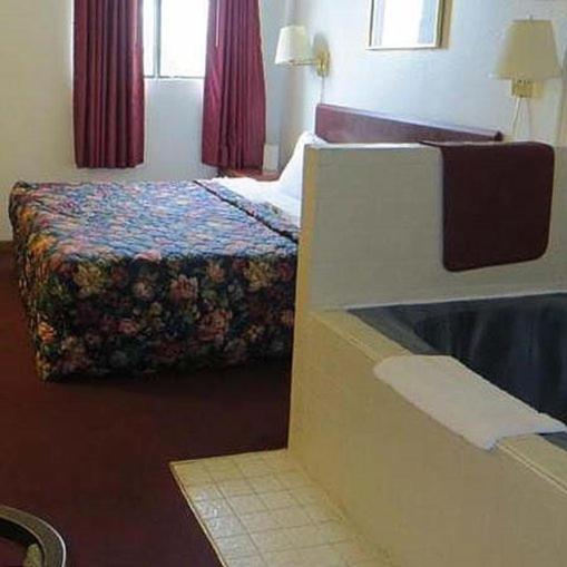 Oak Grove Inn photo 11