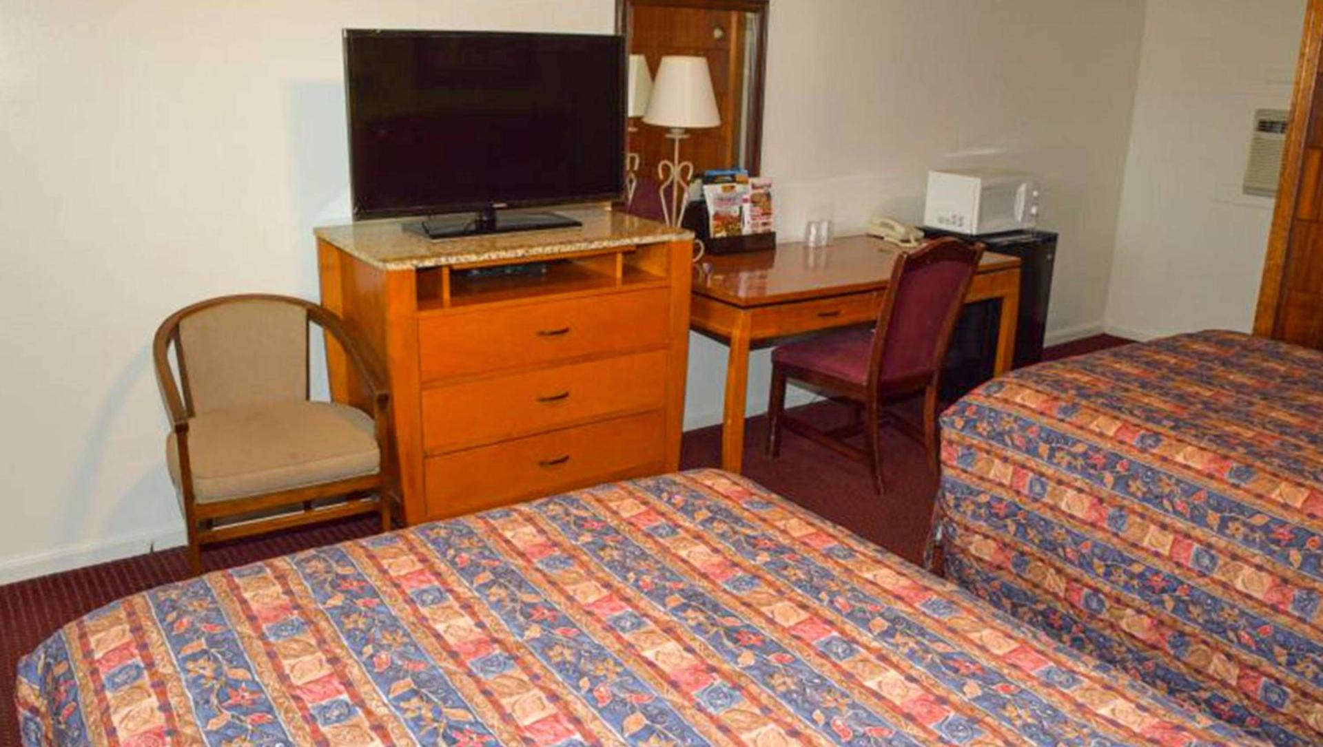 Relax Inn Bloomsburg photo 10