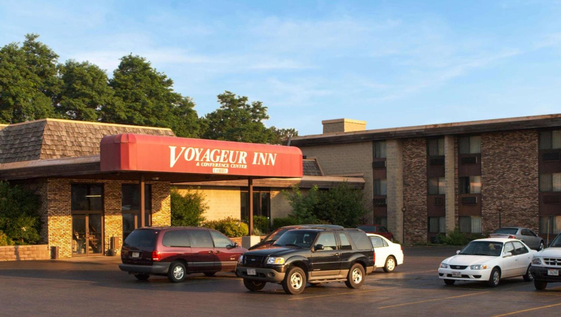 Voyageur Inn and Conference Center — hotel in Reedsburg