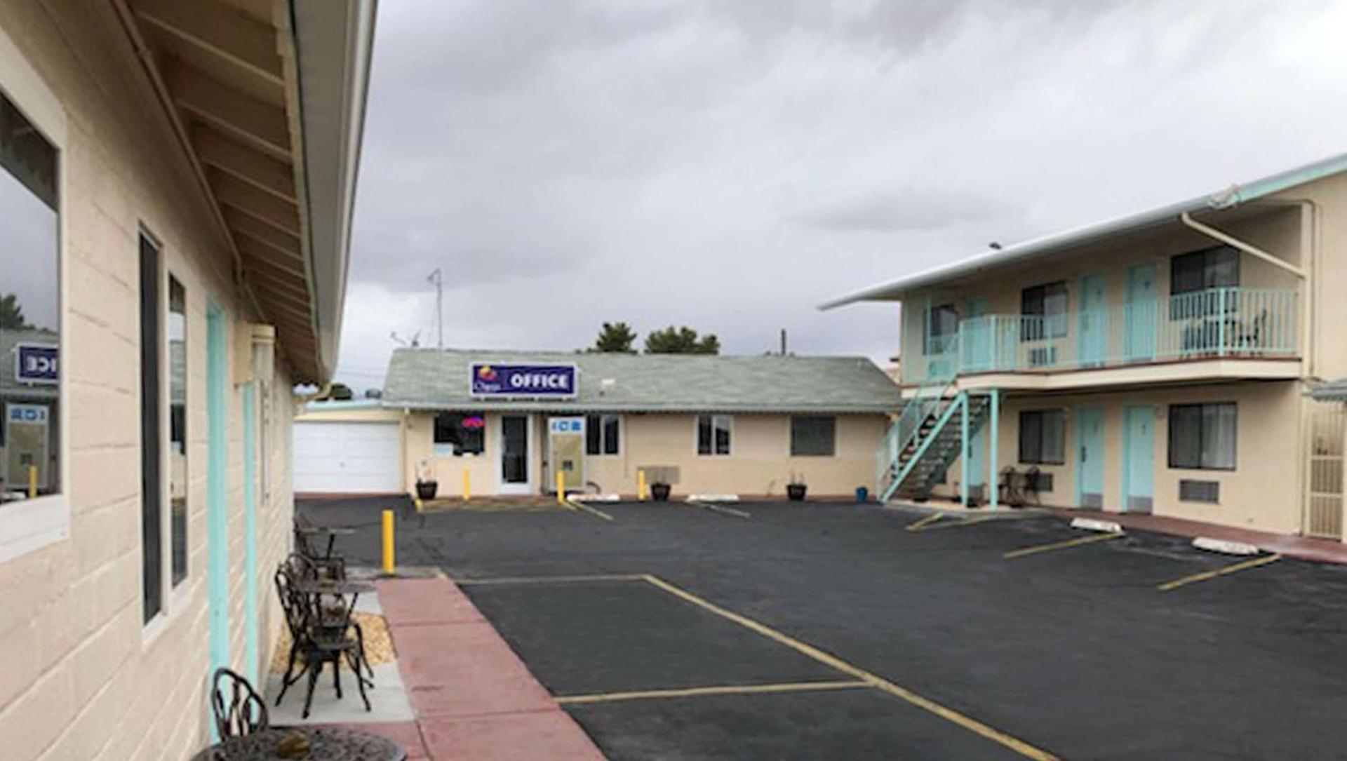 Howard Johnson by Wyndham Ridgecrest, CA photo 9