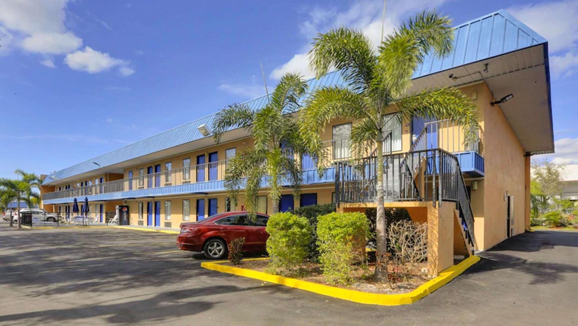 Magnuson Hotel Bradenton photo 5