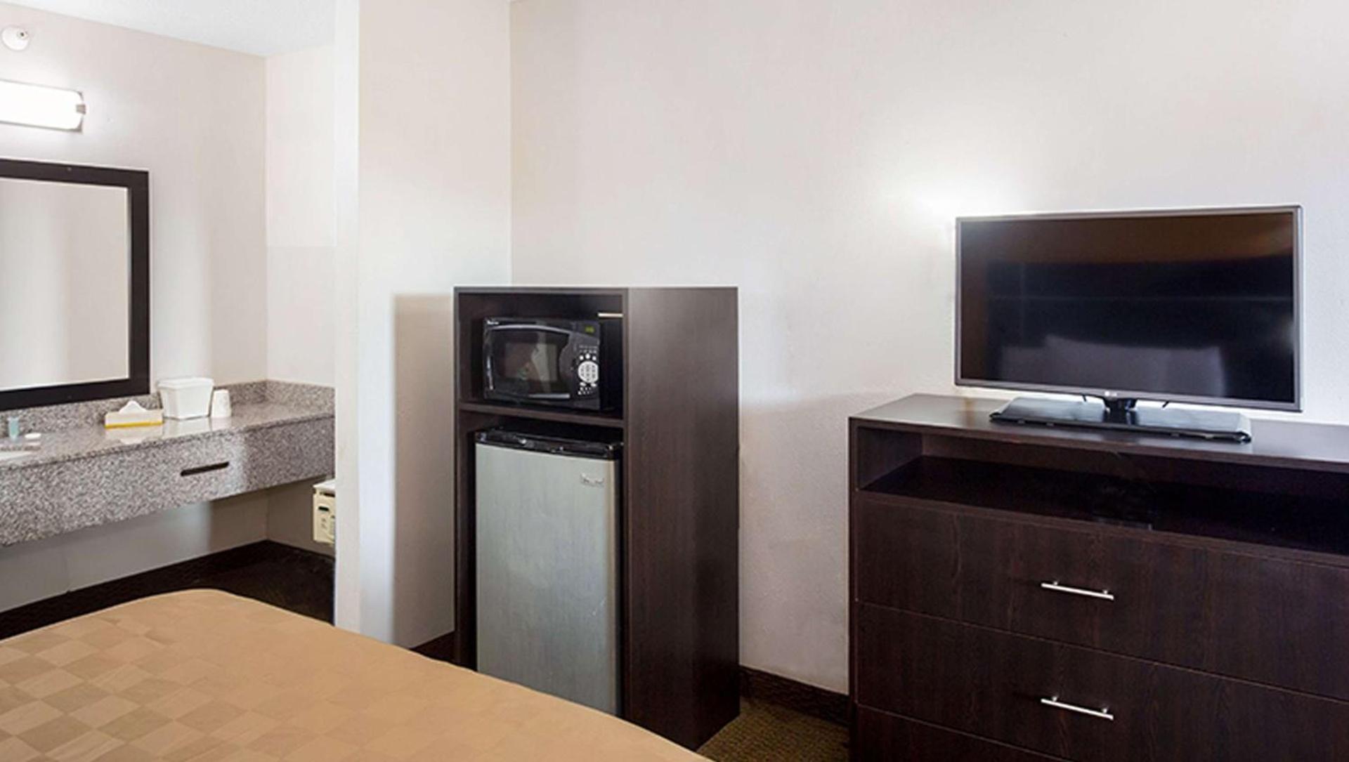 Magnuson Hotel Bradenton photo 20