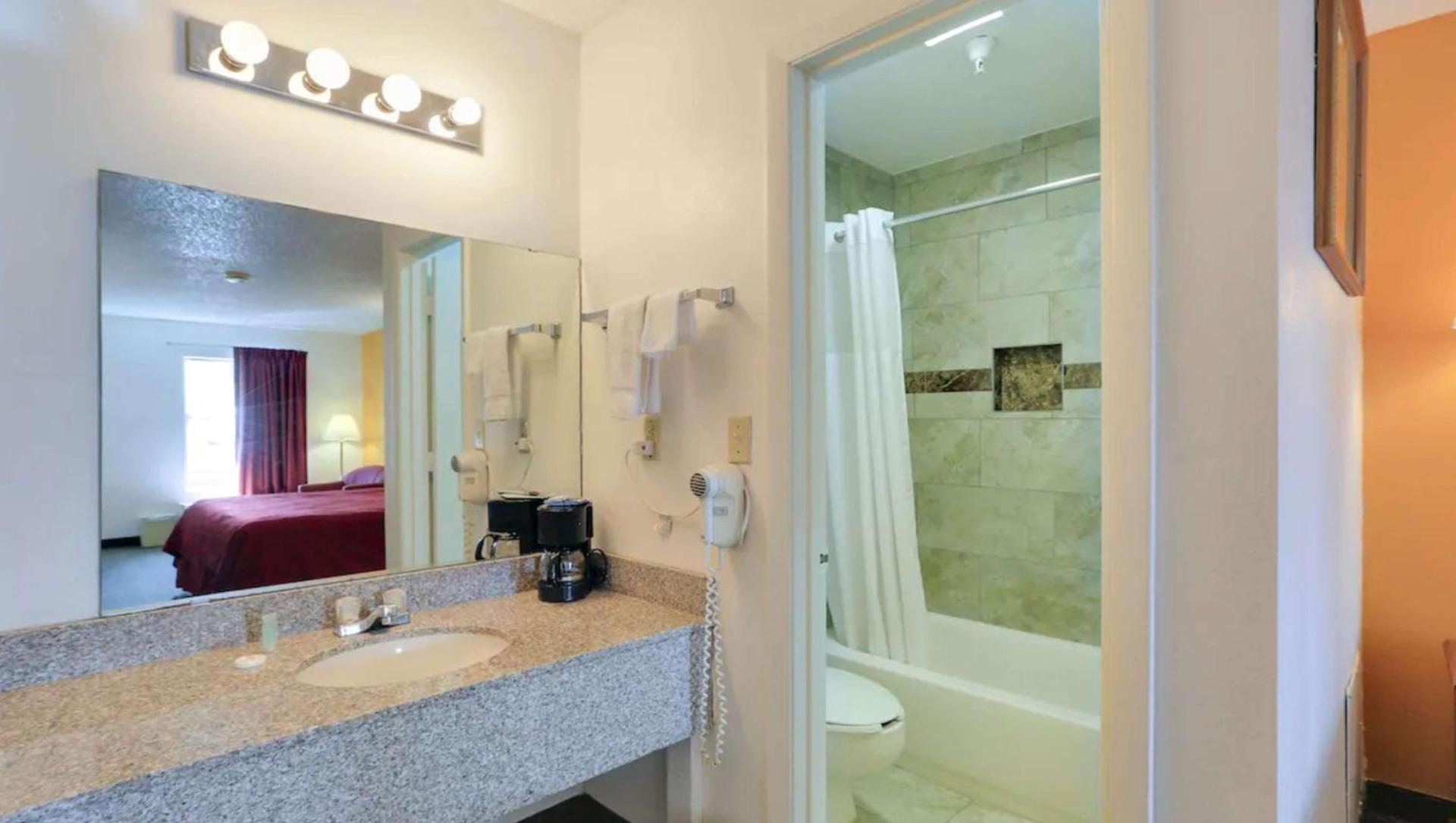 Magnuson Hotel Bradenton photo 26