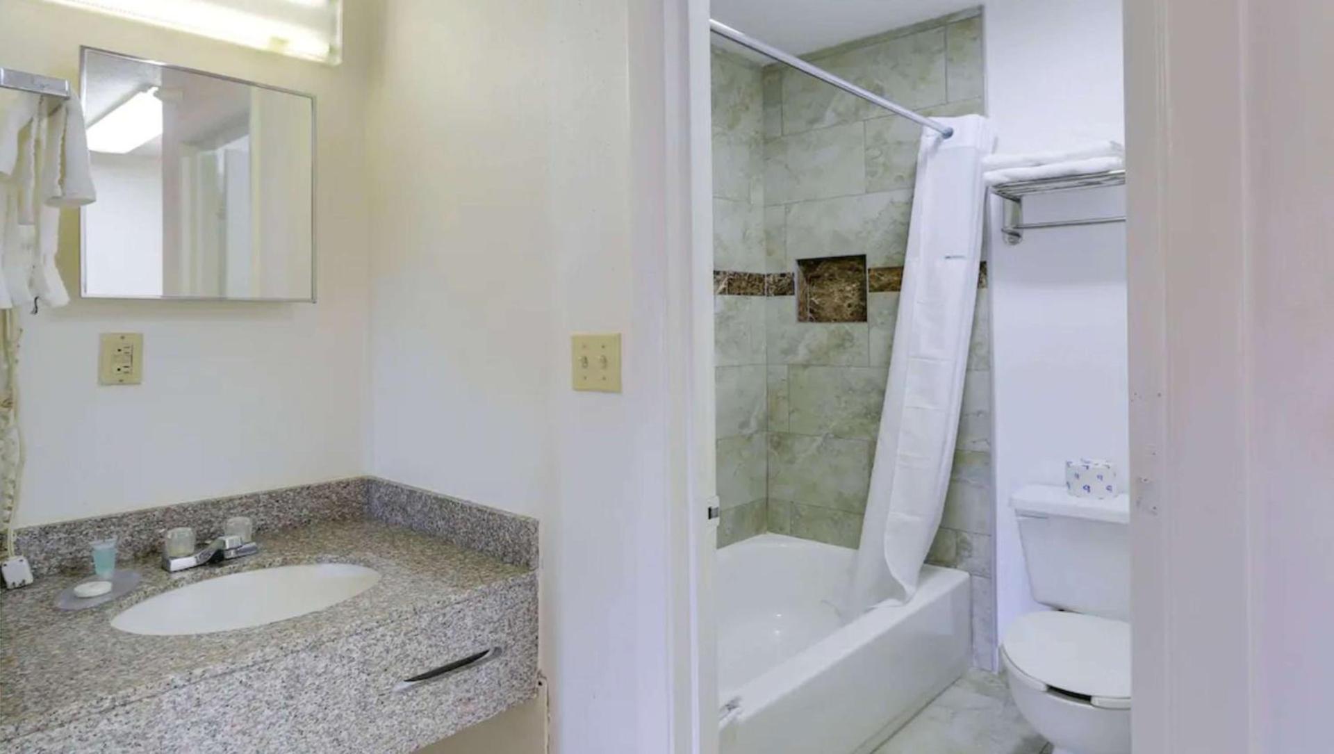 Magnuson Hotel Bradenton photo 29