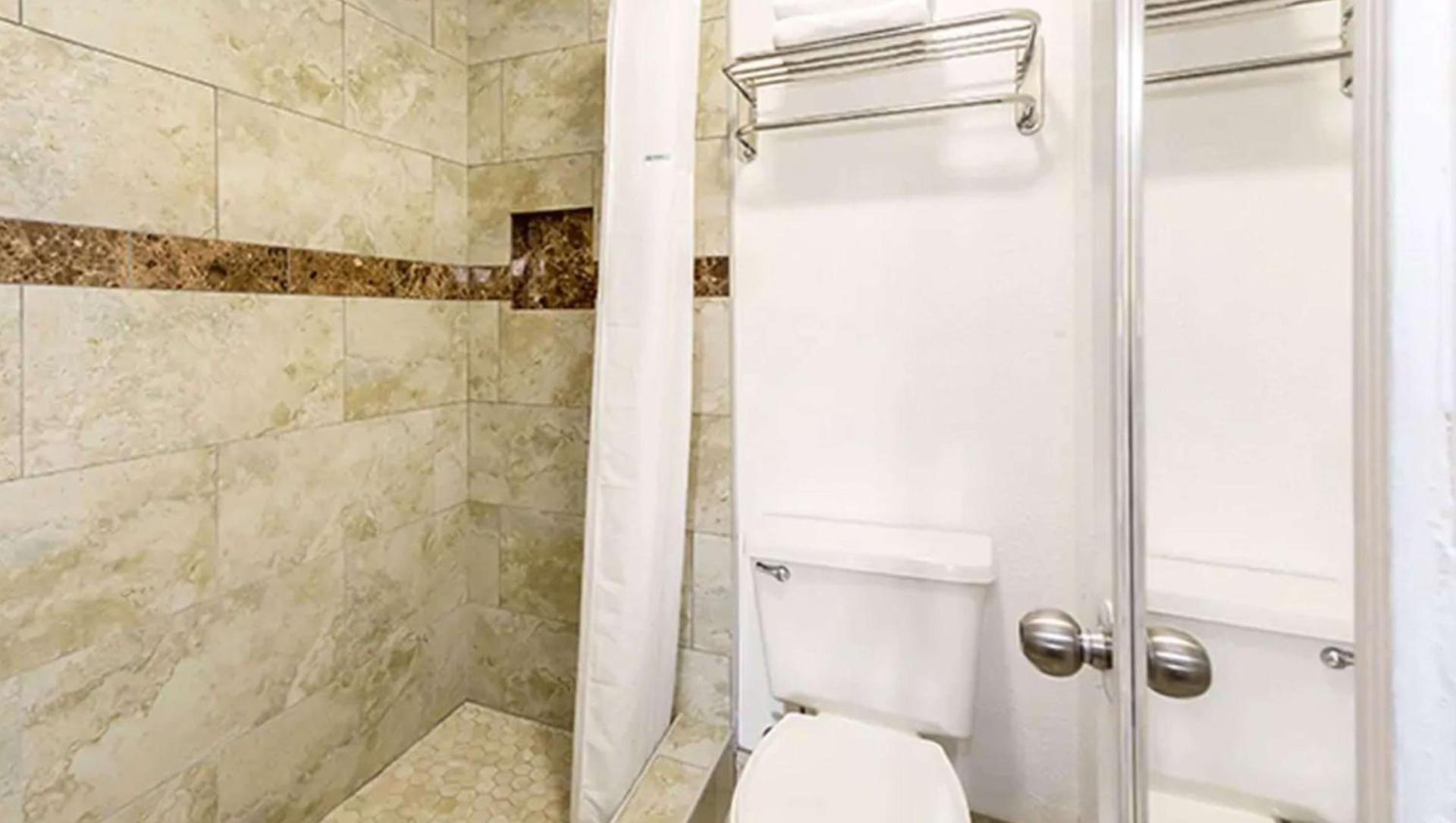 Magnuson Hotel Bradenton photo 24