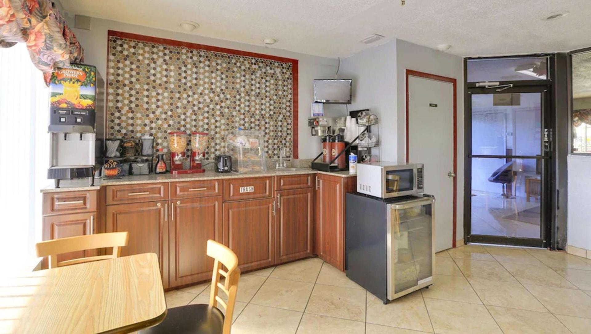 Magnuson Hotel Bradenton photo 39