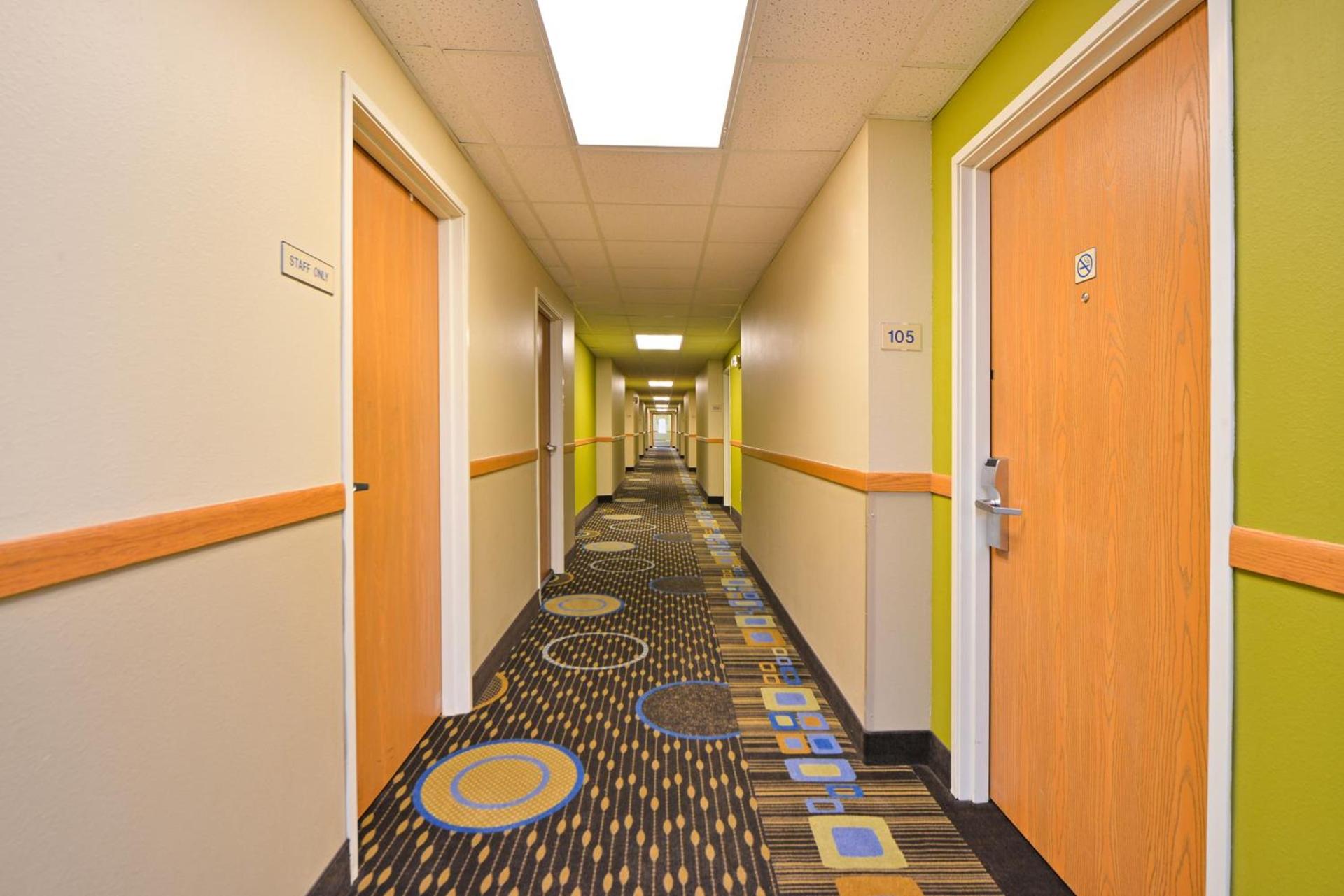 Regency Inn Geneseo IL photo 17
