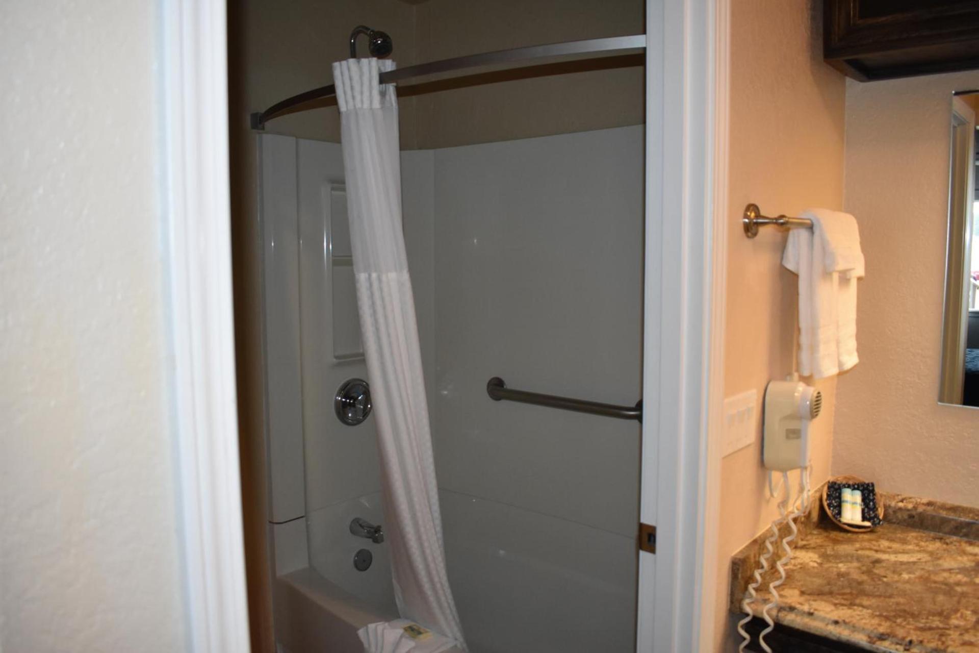 Lighthouse Cove Inn photo 14