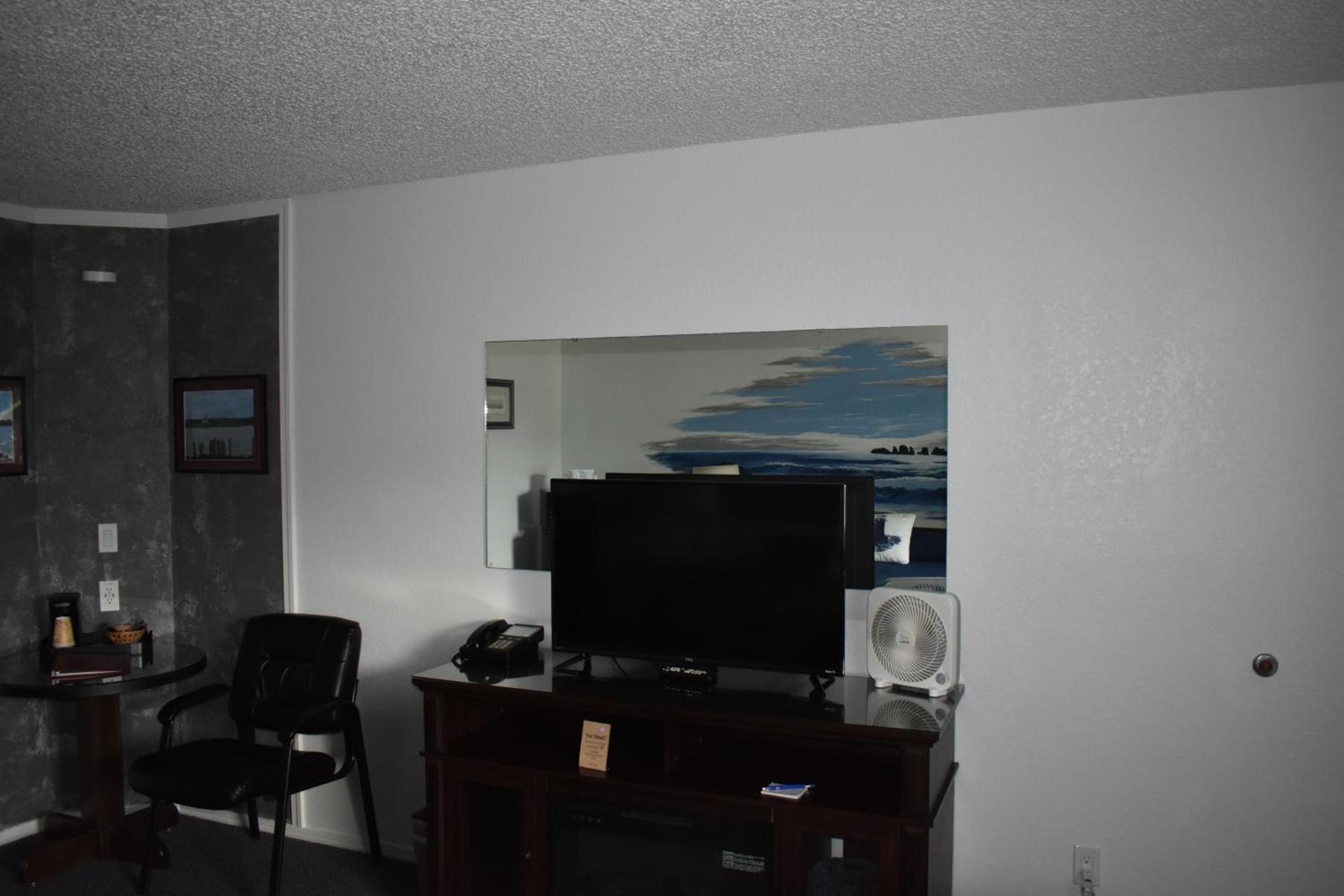Lighthouse Cove Inn photo 4
