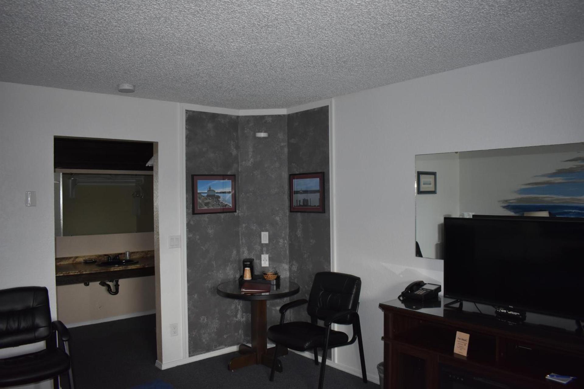 Lighthouse Cove Inn photo 65