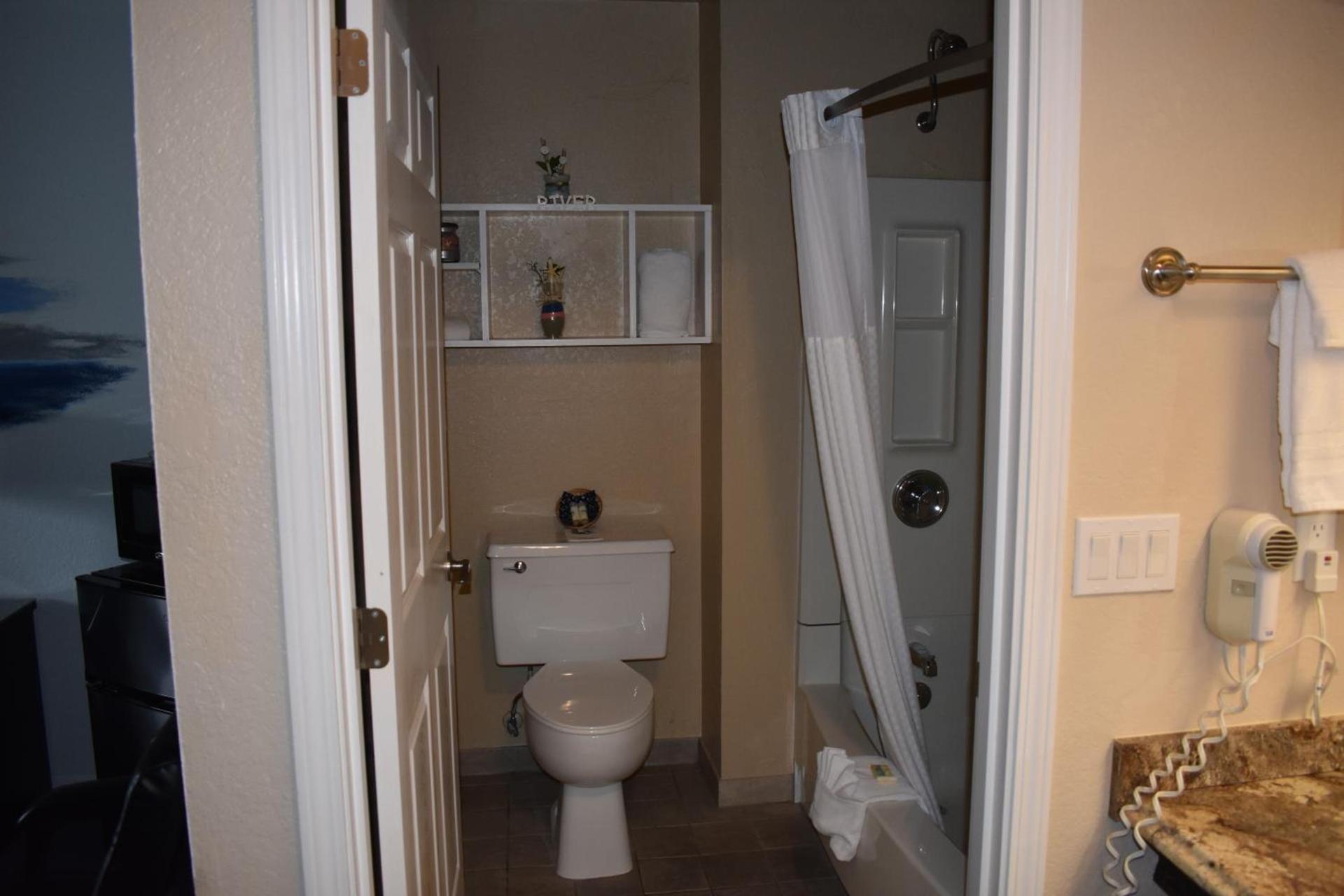 Lighthouse Cove Inn photo 67