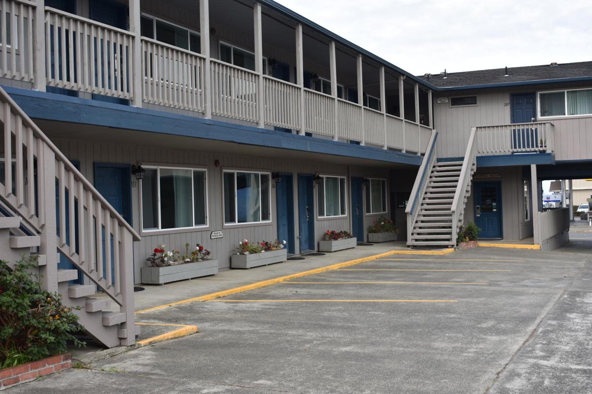 Lighthouse Cove Inn — hotel in Bandon